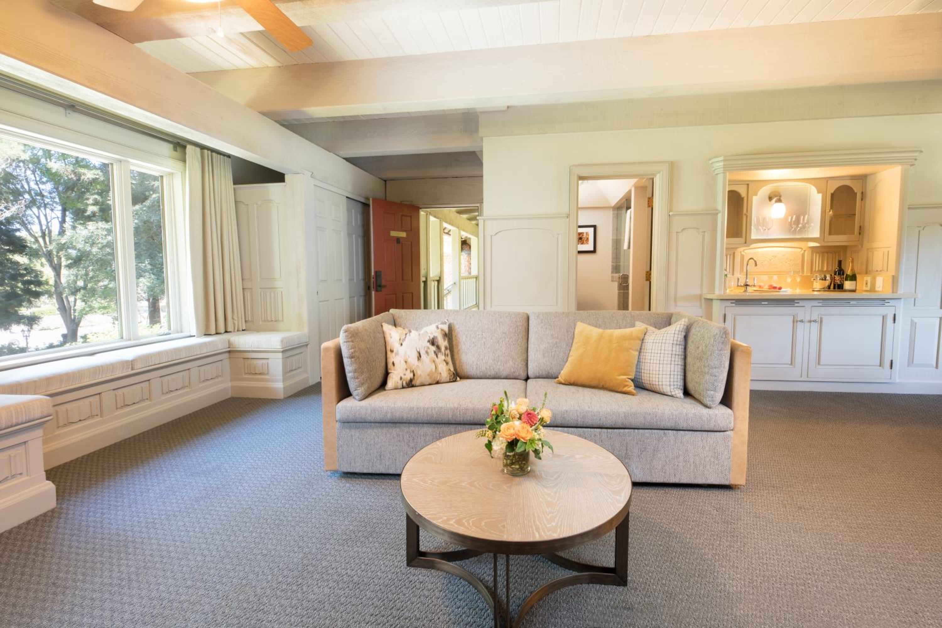King Vineyard View Collection Suite - Photo 7