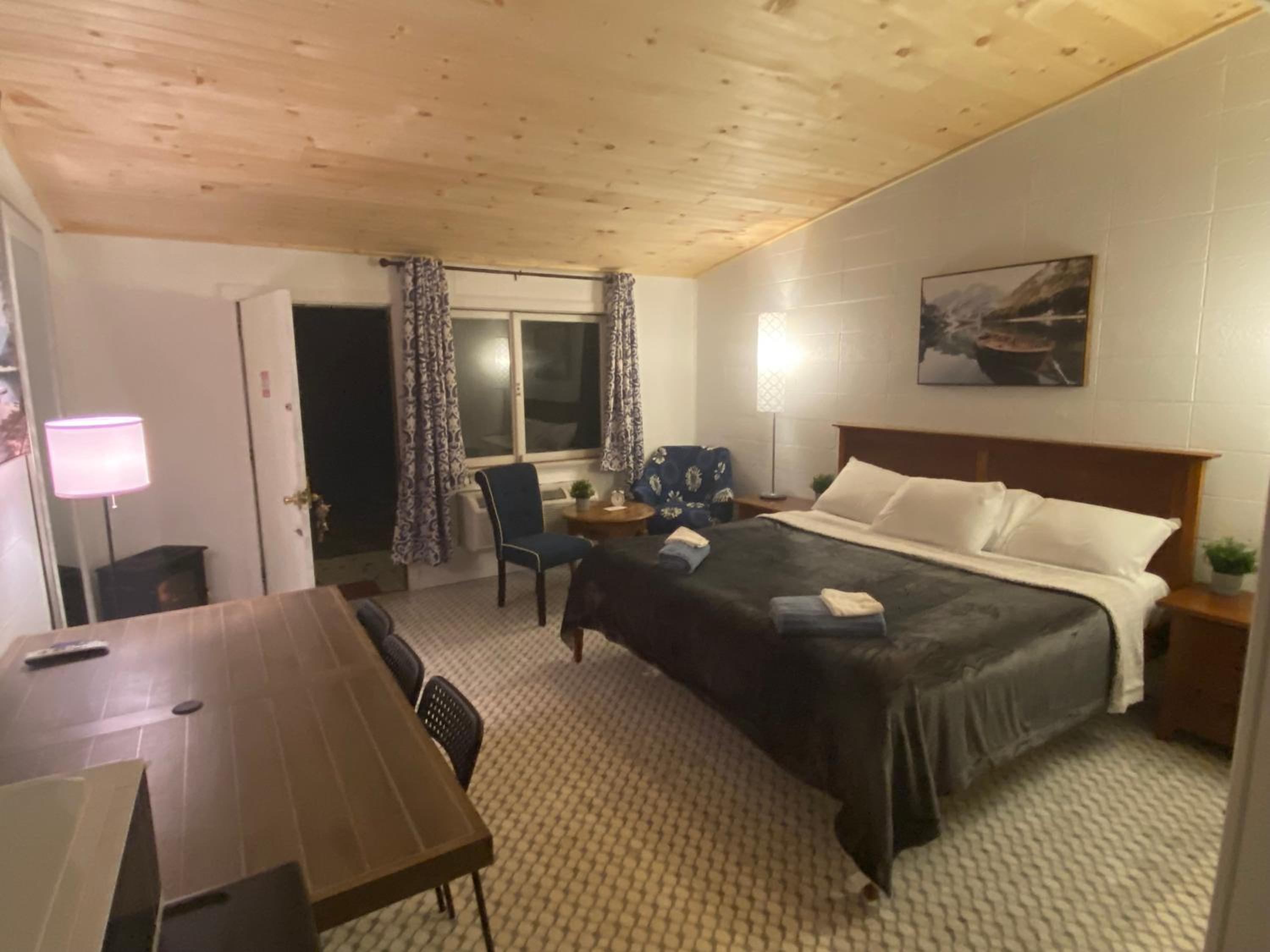 Deluxe Suite - Photo 6