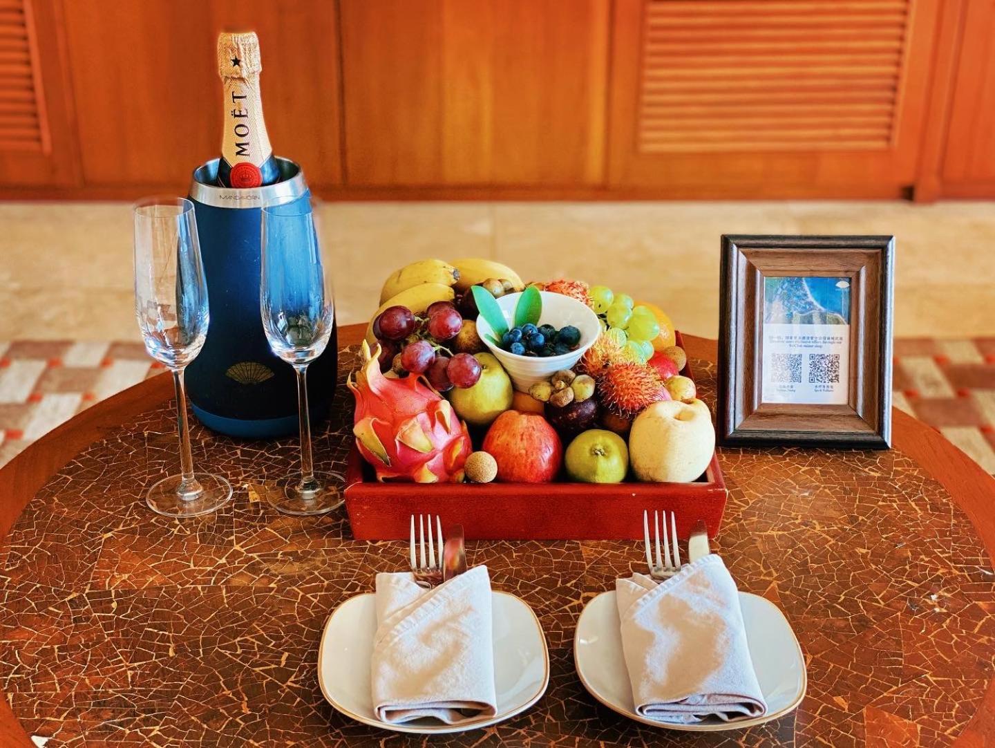 South China Sea  villa( Limos pick-up service from Sanya Phenix Airport+ Daliy afternoon tea+  Welcome bottle of champagne+Daily laundry service for up to 5 pieces+ butler service Late check-out until 2pm subject to availability Special welcome amenity)  - Photo 3