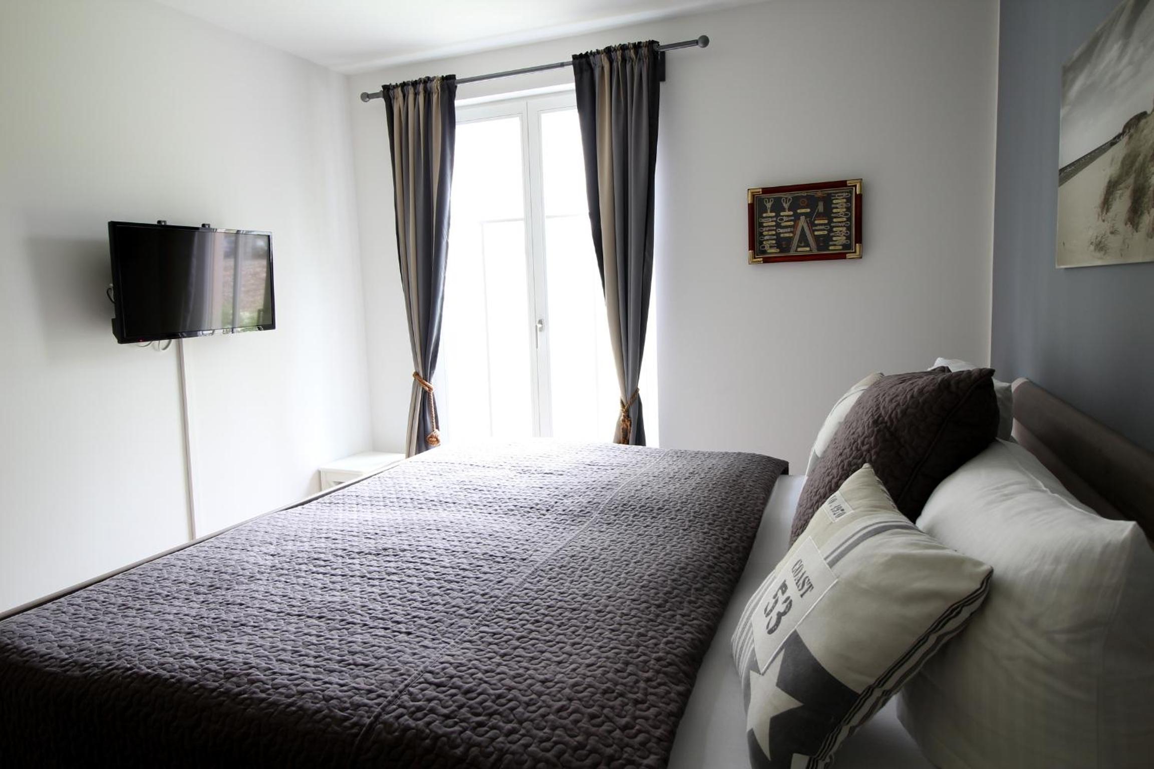 Apartment photo 2