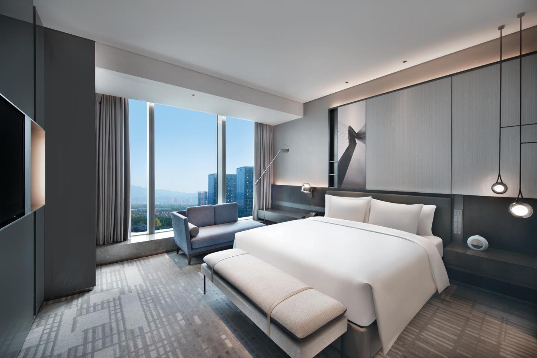 1 King One-Bedroom Suite
