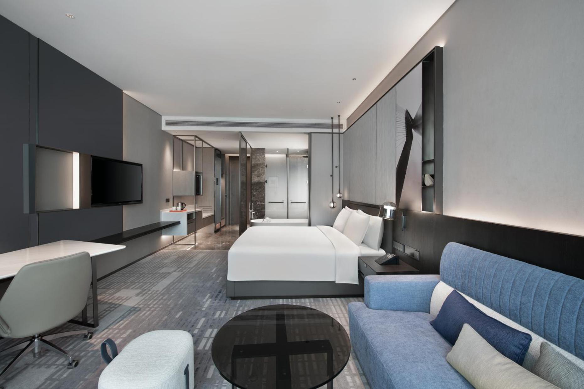 Premium King Room - Lounge Access thumbnail 5
