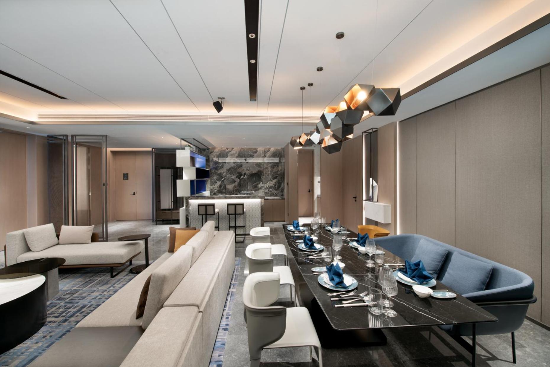 Ambassador King Suite on Top Floor