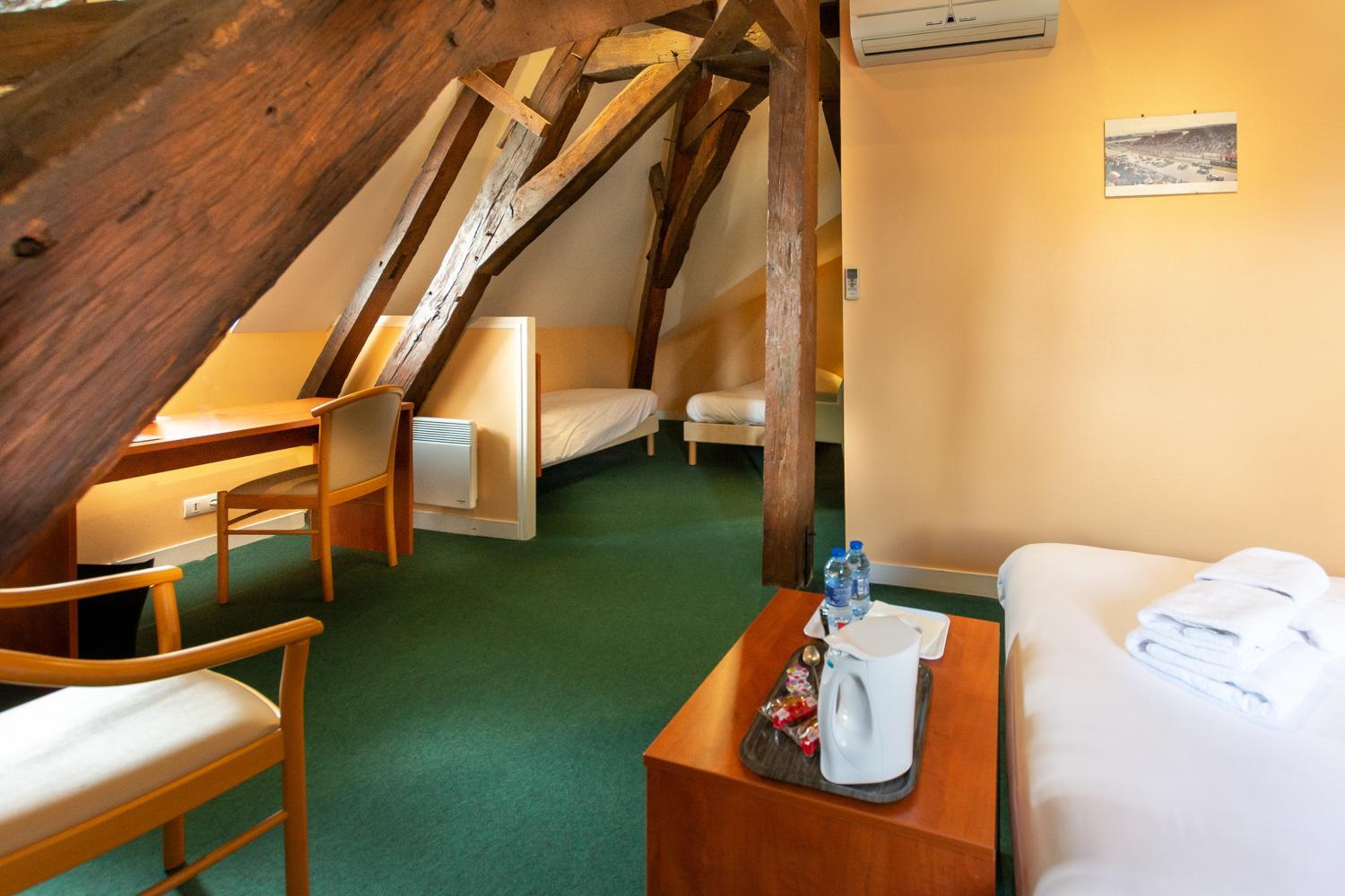 Grande Chambre Pour 4 Personnes - Photo 9