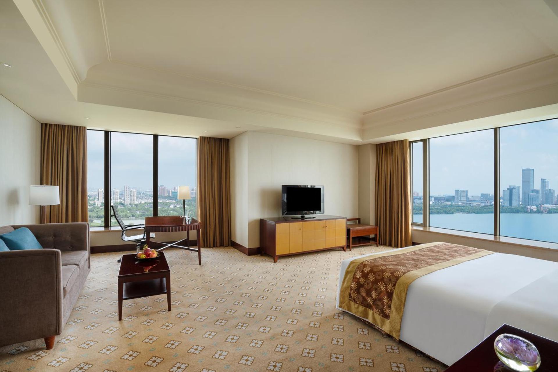 Executive Suite - Photo 7