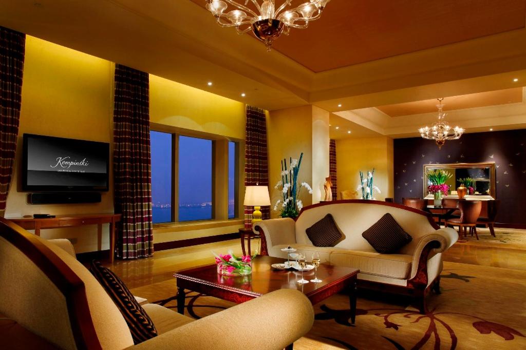 Diplomatic Suite - Photo 5