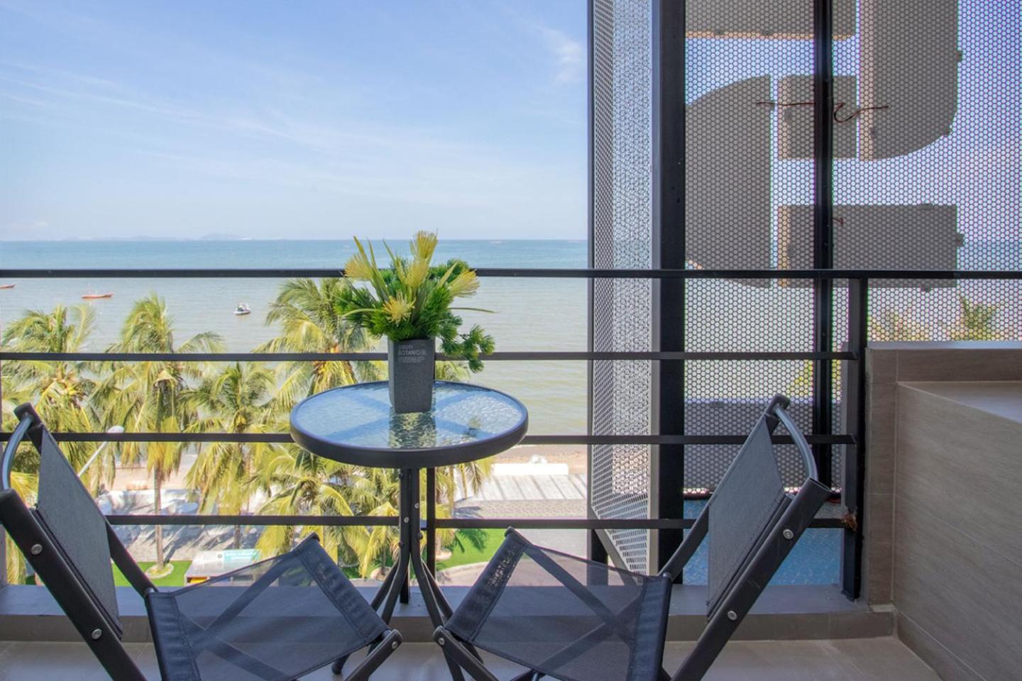 Deluxe Double Room with Balcony and Sea View photo 3
