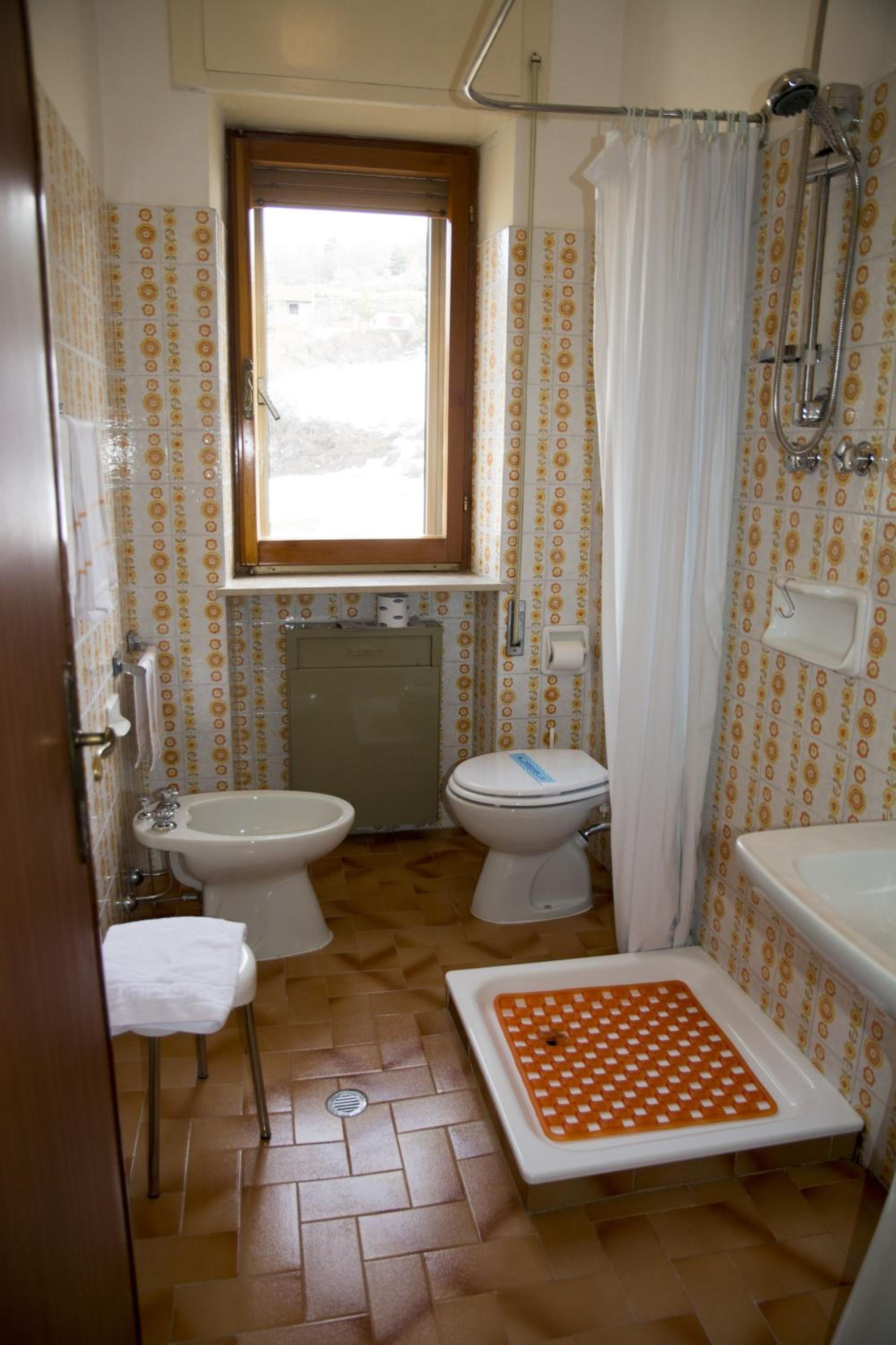 Single Room with Private Bathroom photo 3