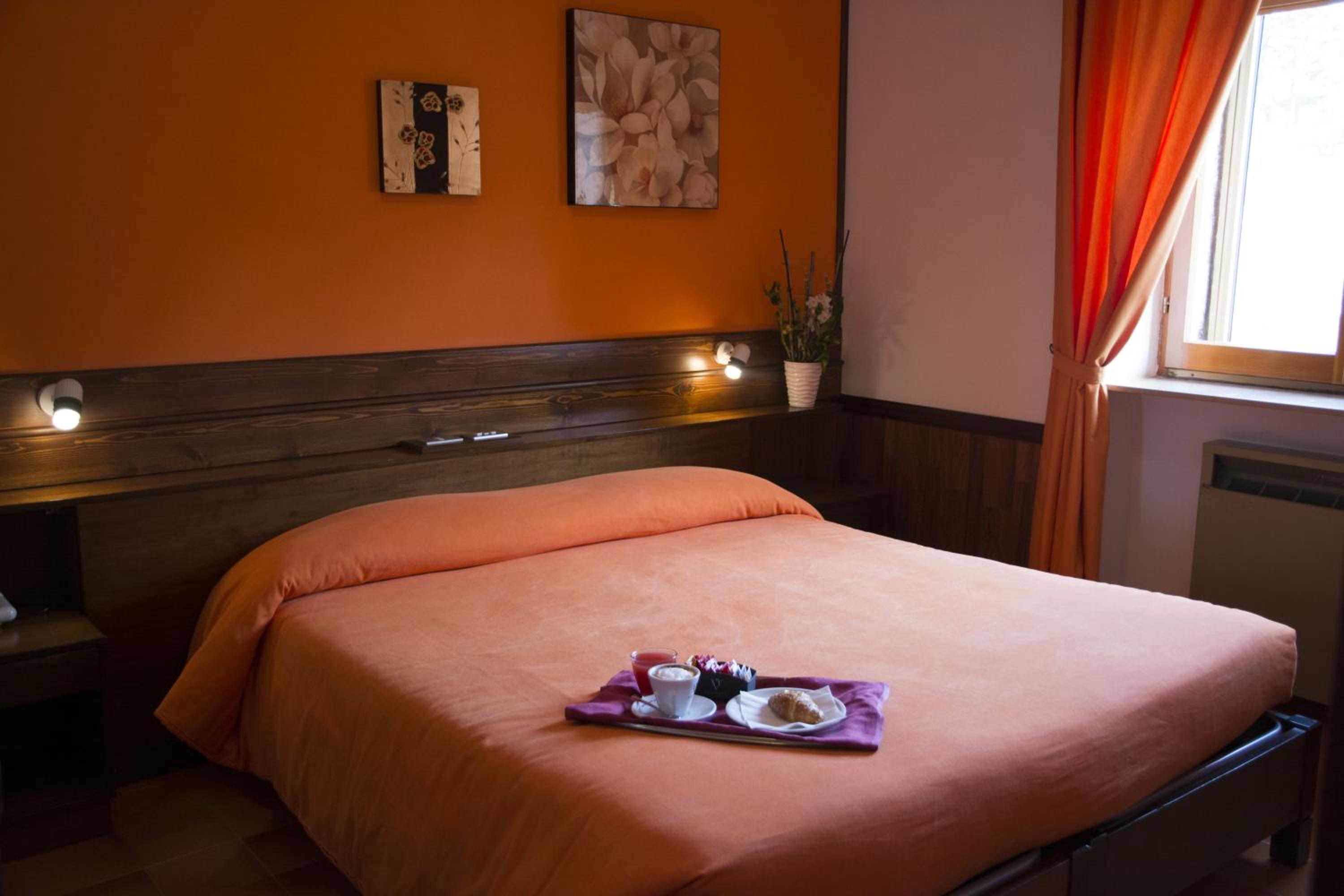 Double Room with Private Bathroom photo 2