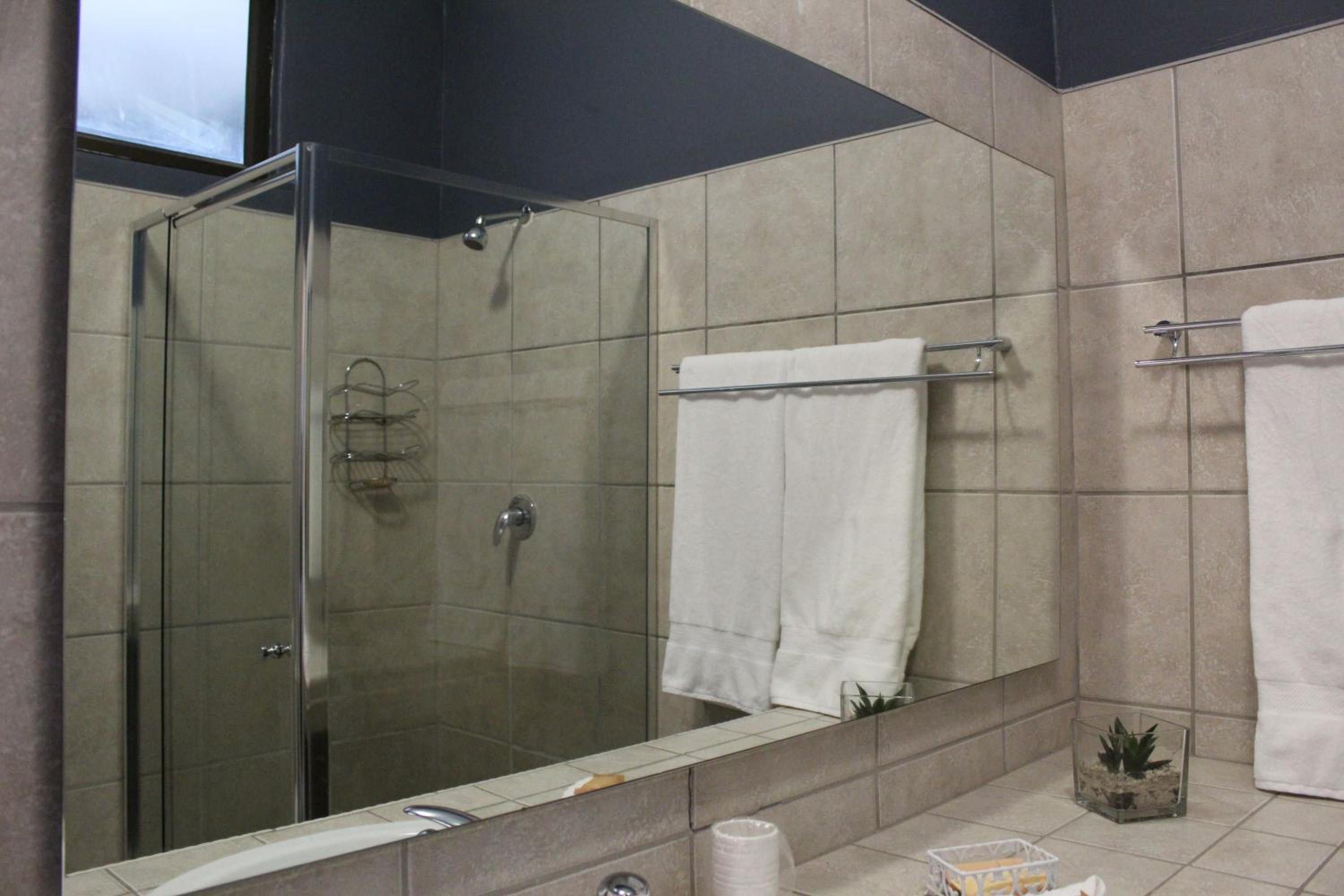 Standard Double Room - Photo 5