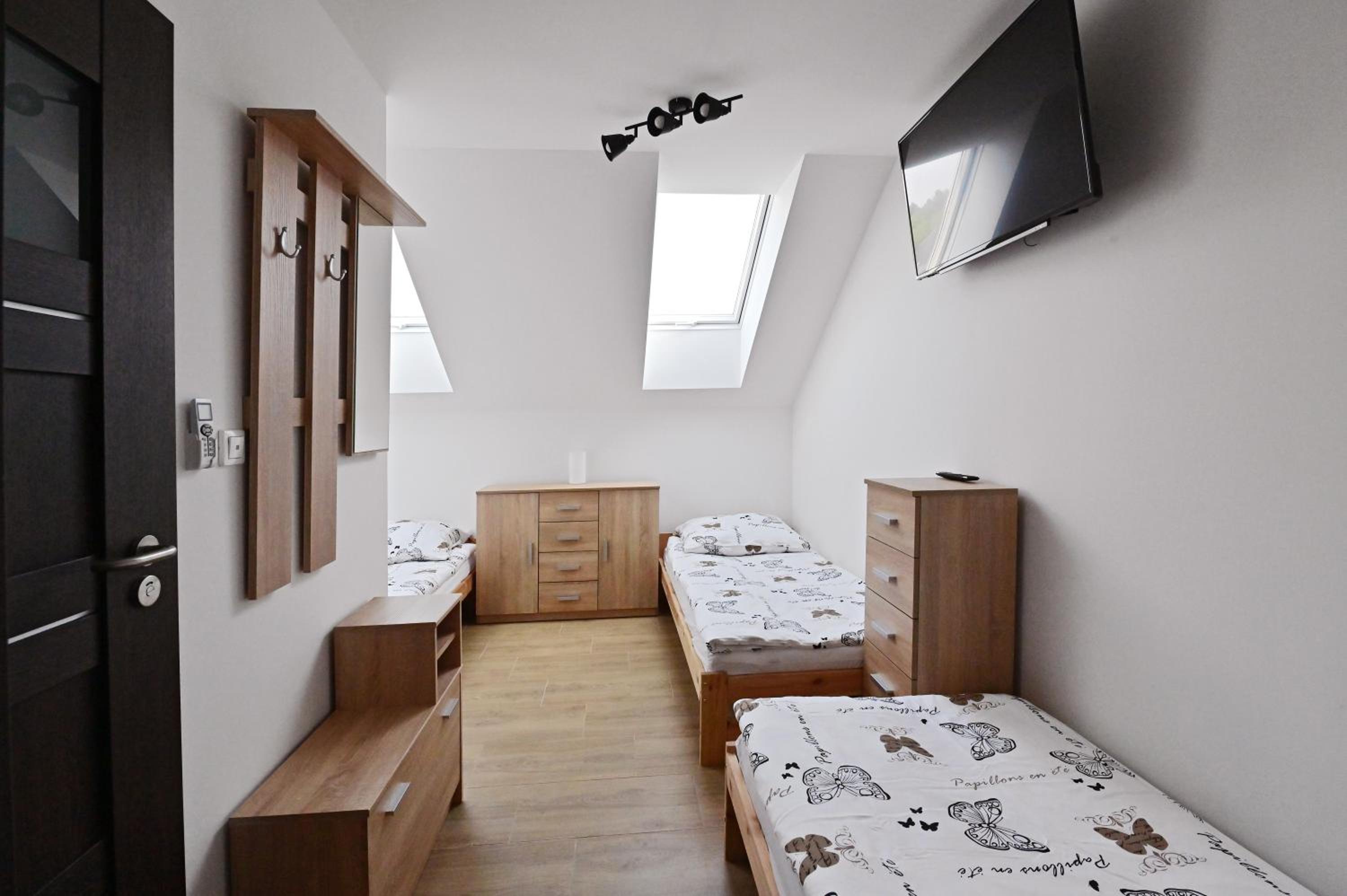 Triple Room with Private Bathroom - Photo 2