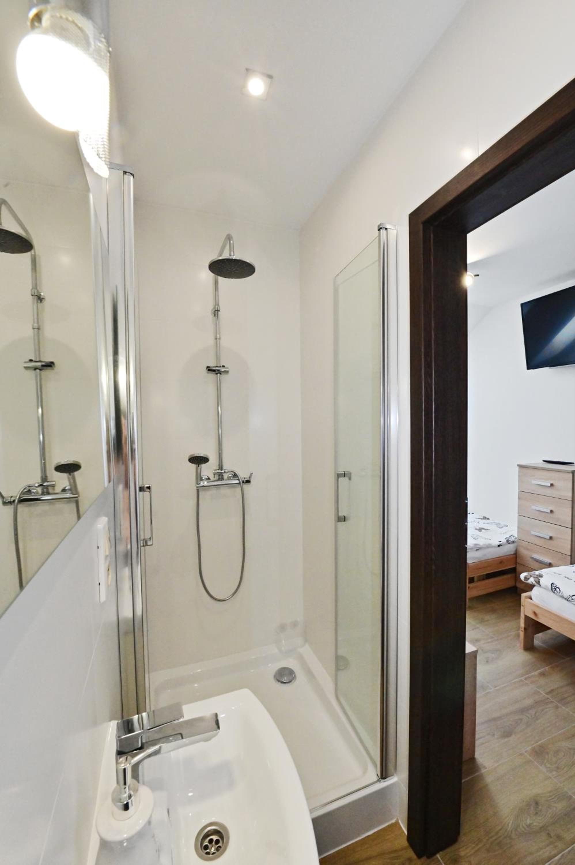 Triple Room with Private Bathroom - Photo 6