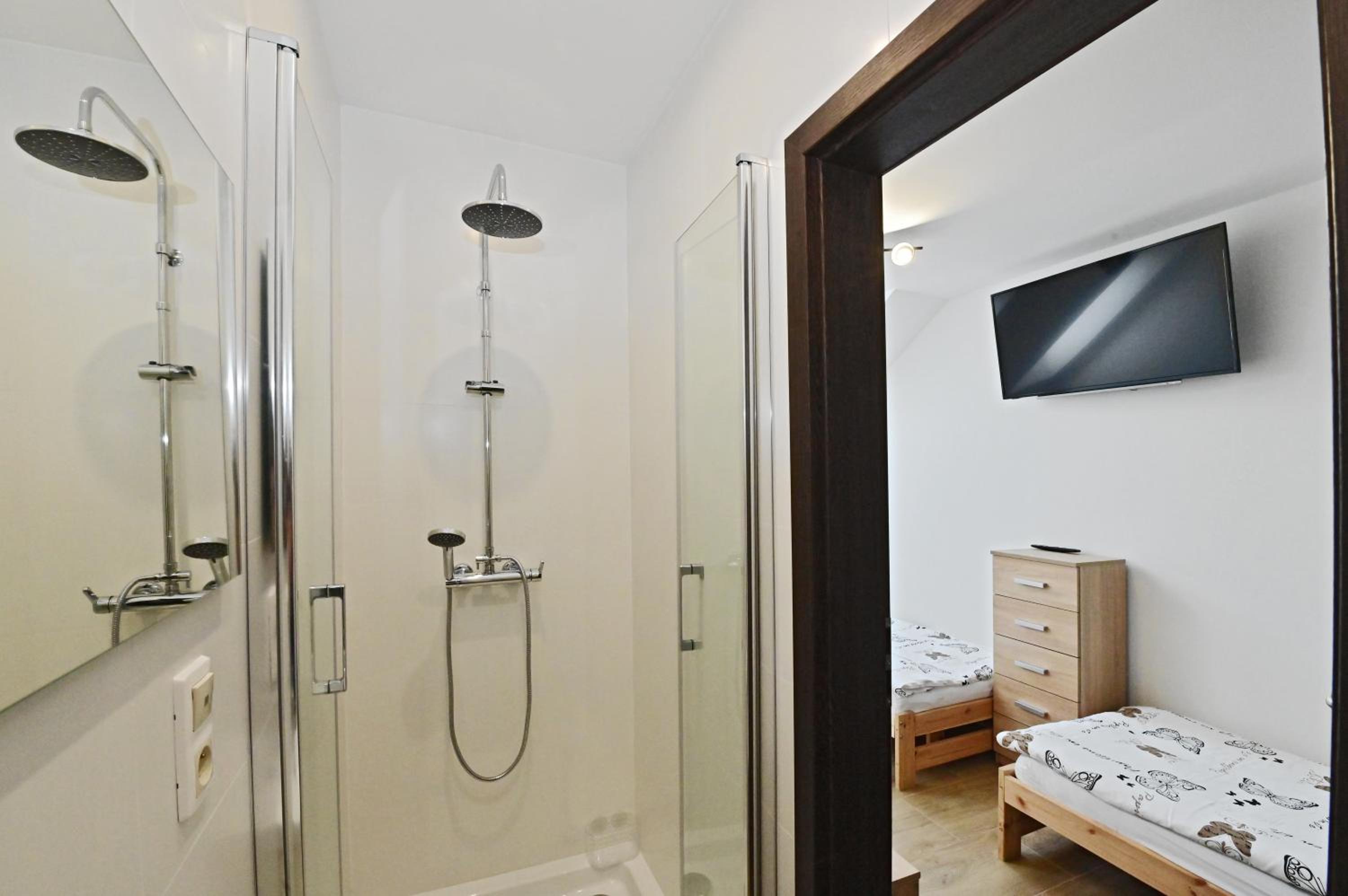 Triple Room with Private Bathroom - Photo 7