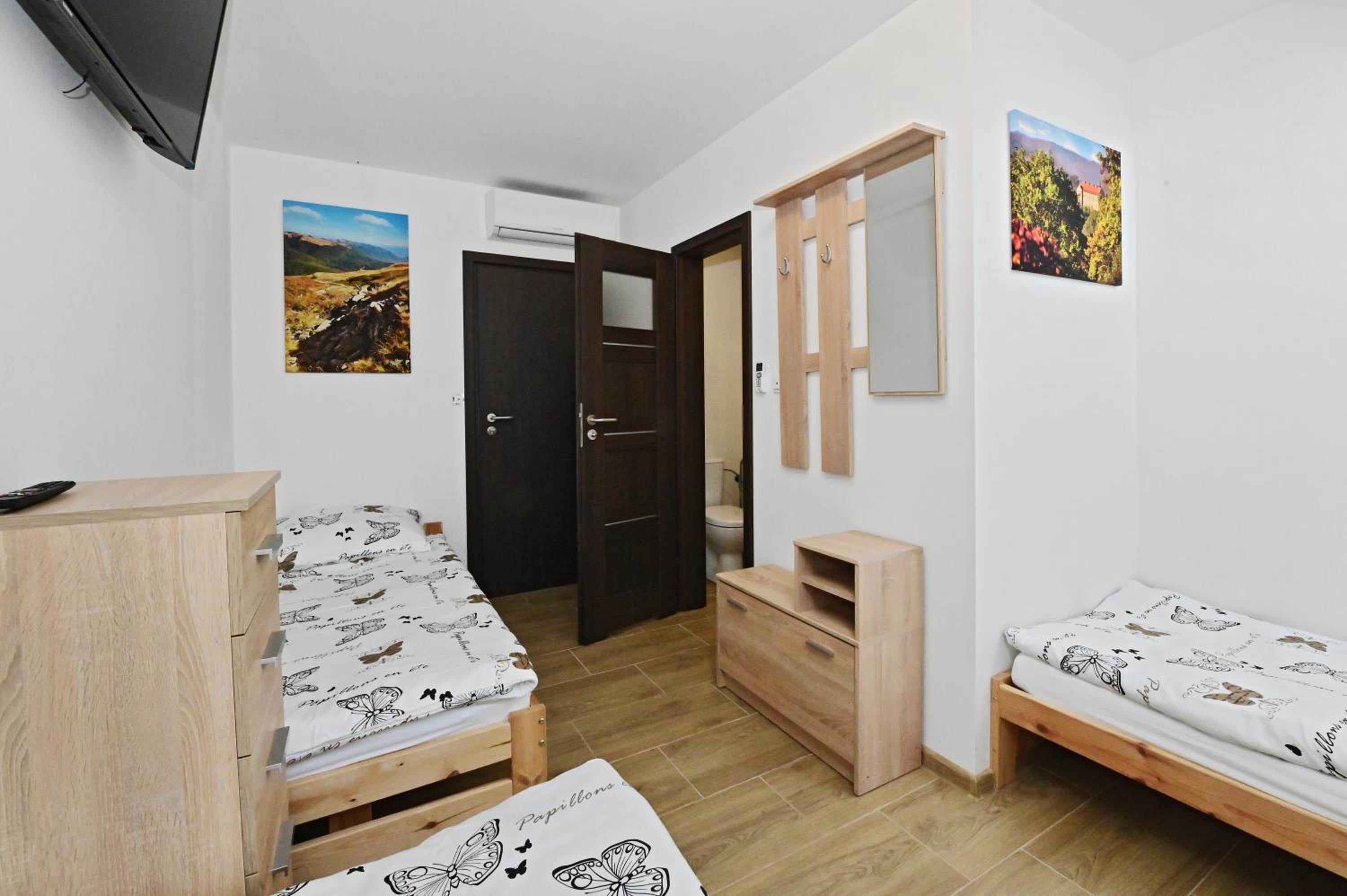 Triple Room with Private Bathroom - Photo 1