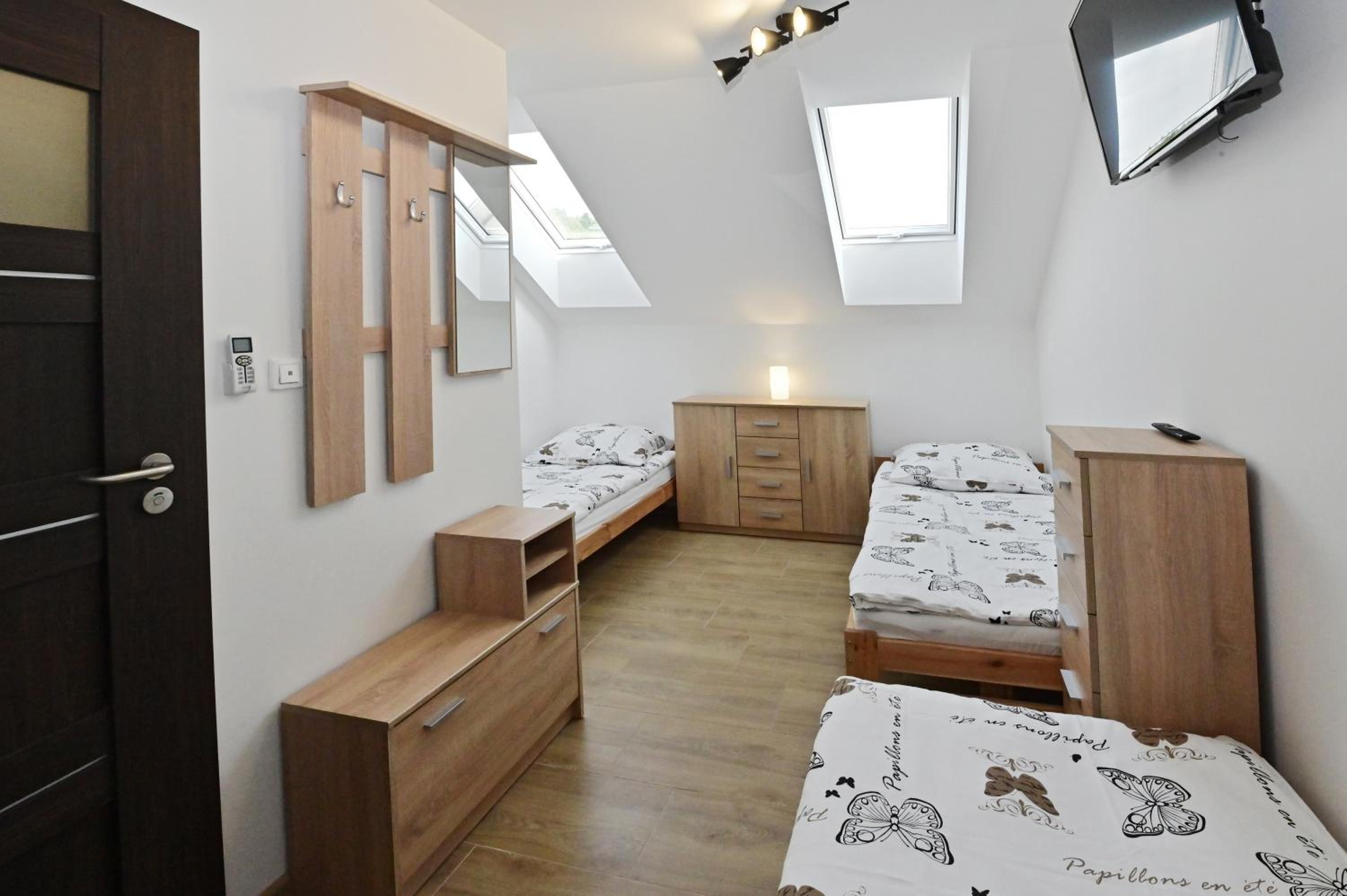 Triple Room with Private Bathroom - Photo 3