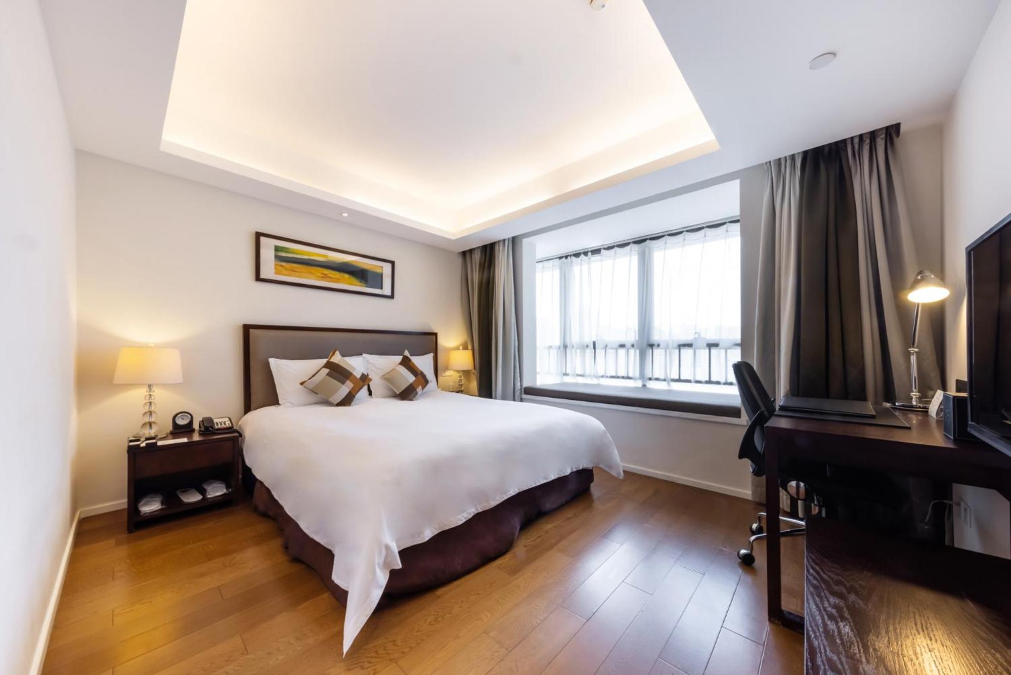 Premier Suite thumbnail 6