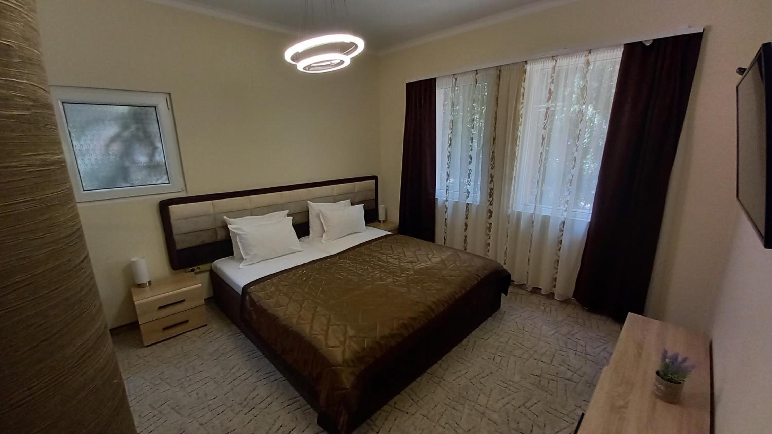 Deluxe King Room - Photo 3