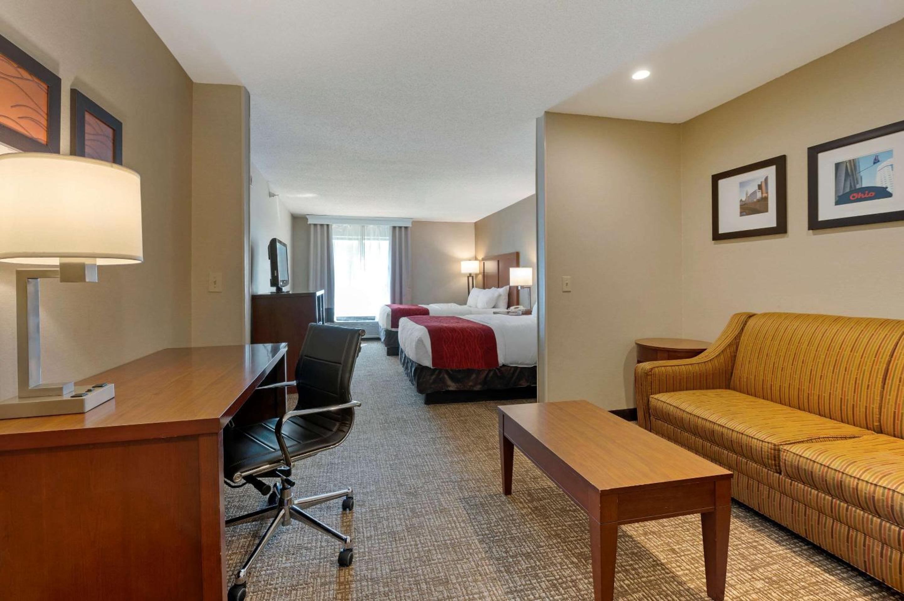 Queen Suite with Two Queen Beds - Non-Smoking/SofaBed - Photo 1