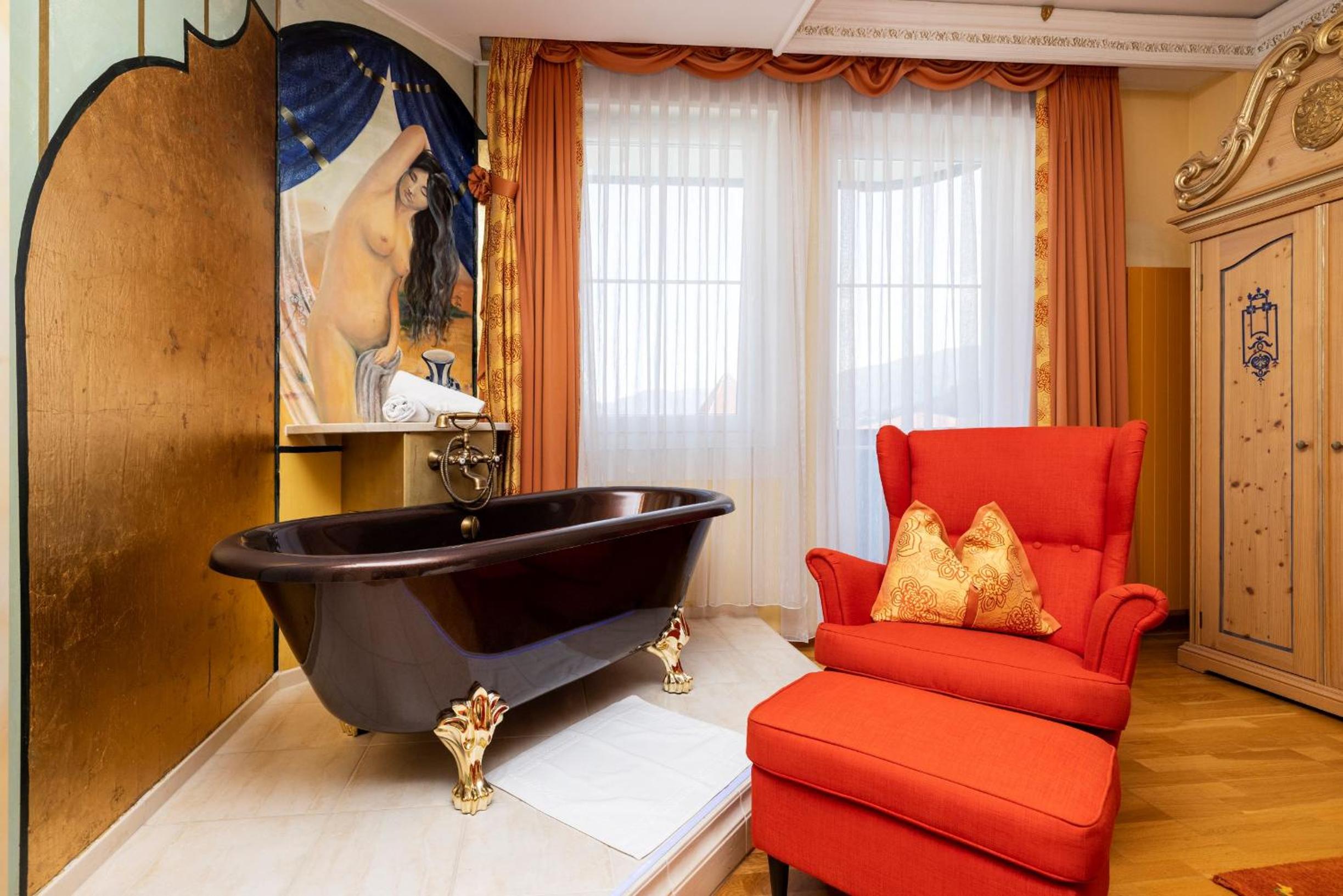 Suite - Photo 3
