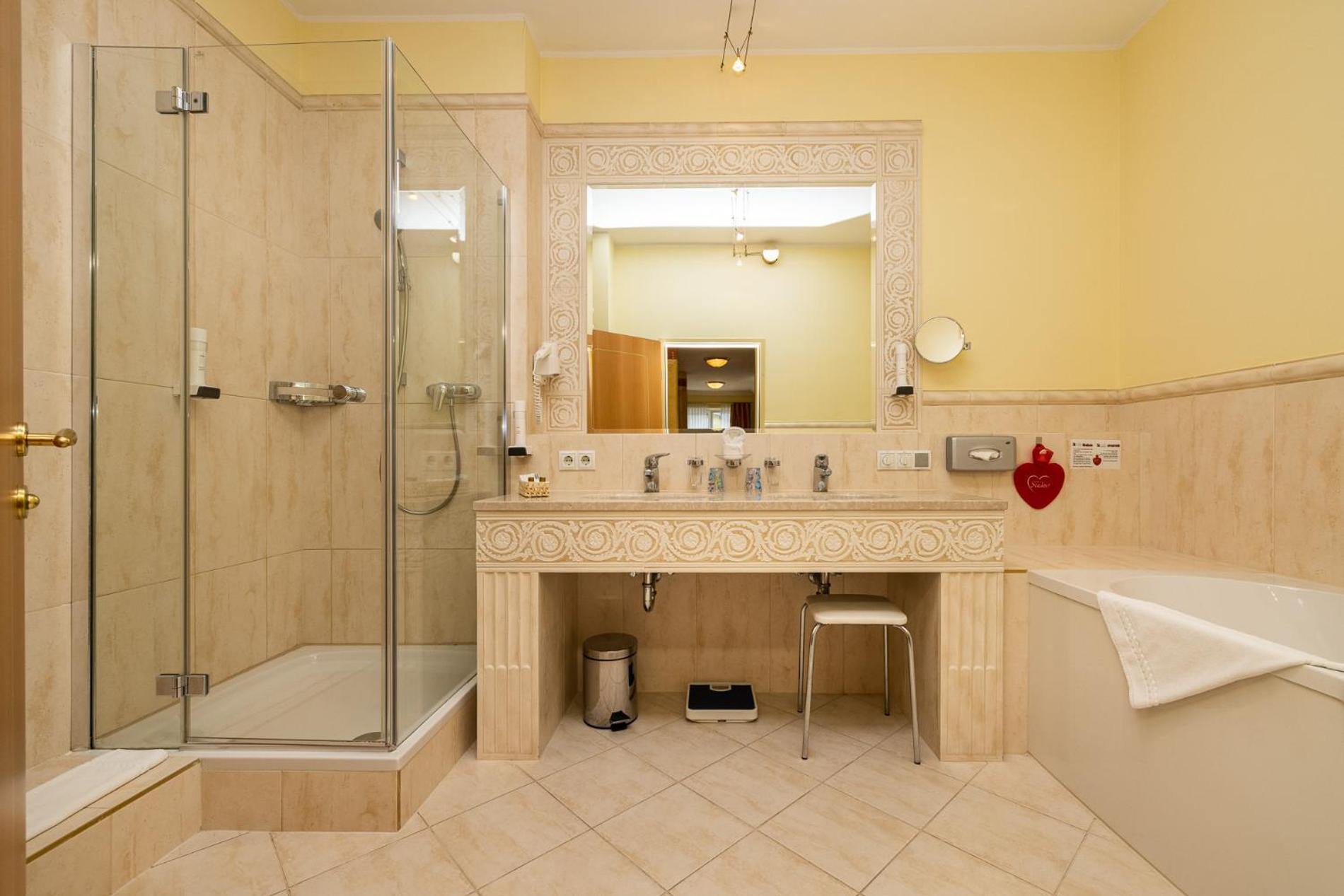Superior Family Room (2 Adults + 2 Children) - Photo 3