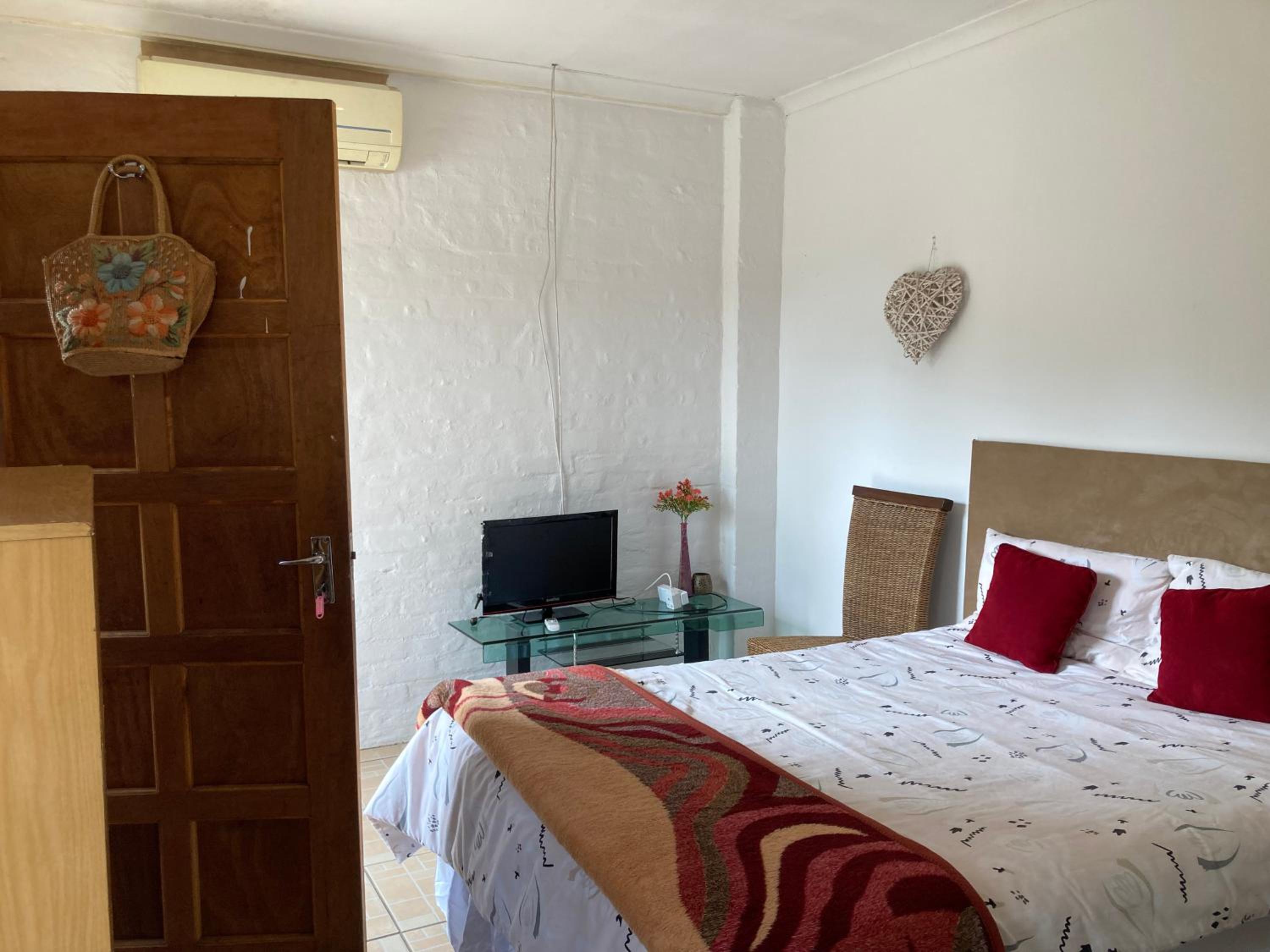 Budget Double Room photo 3