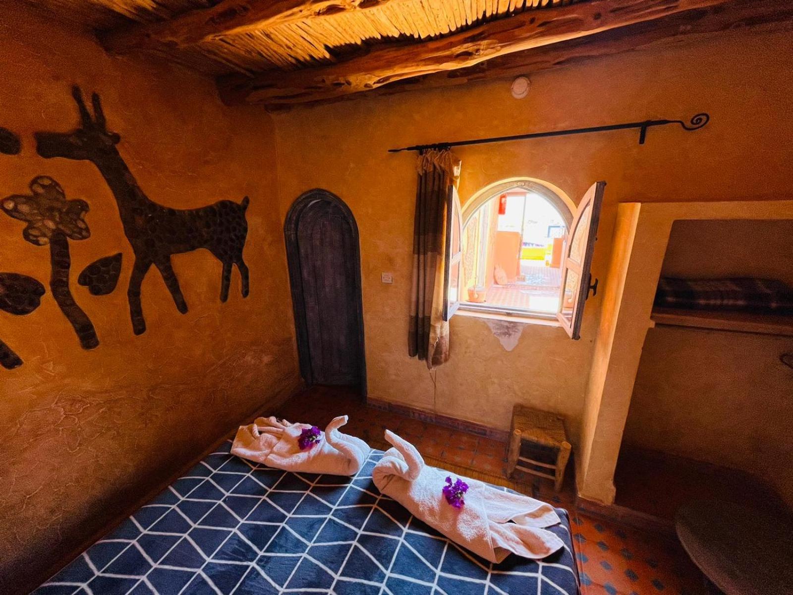 Double Room with Private Bathroom - Photo 6