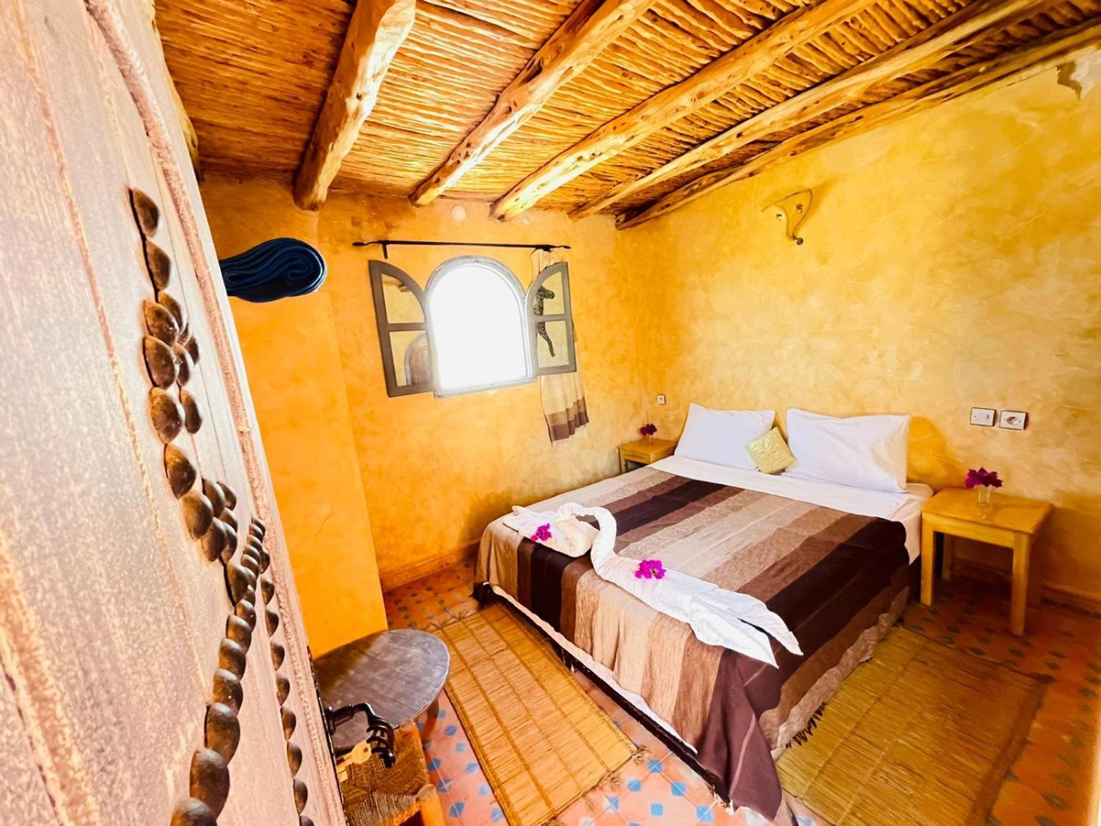 Double Room with Private Bathroom - Photo 2