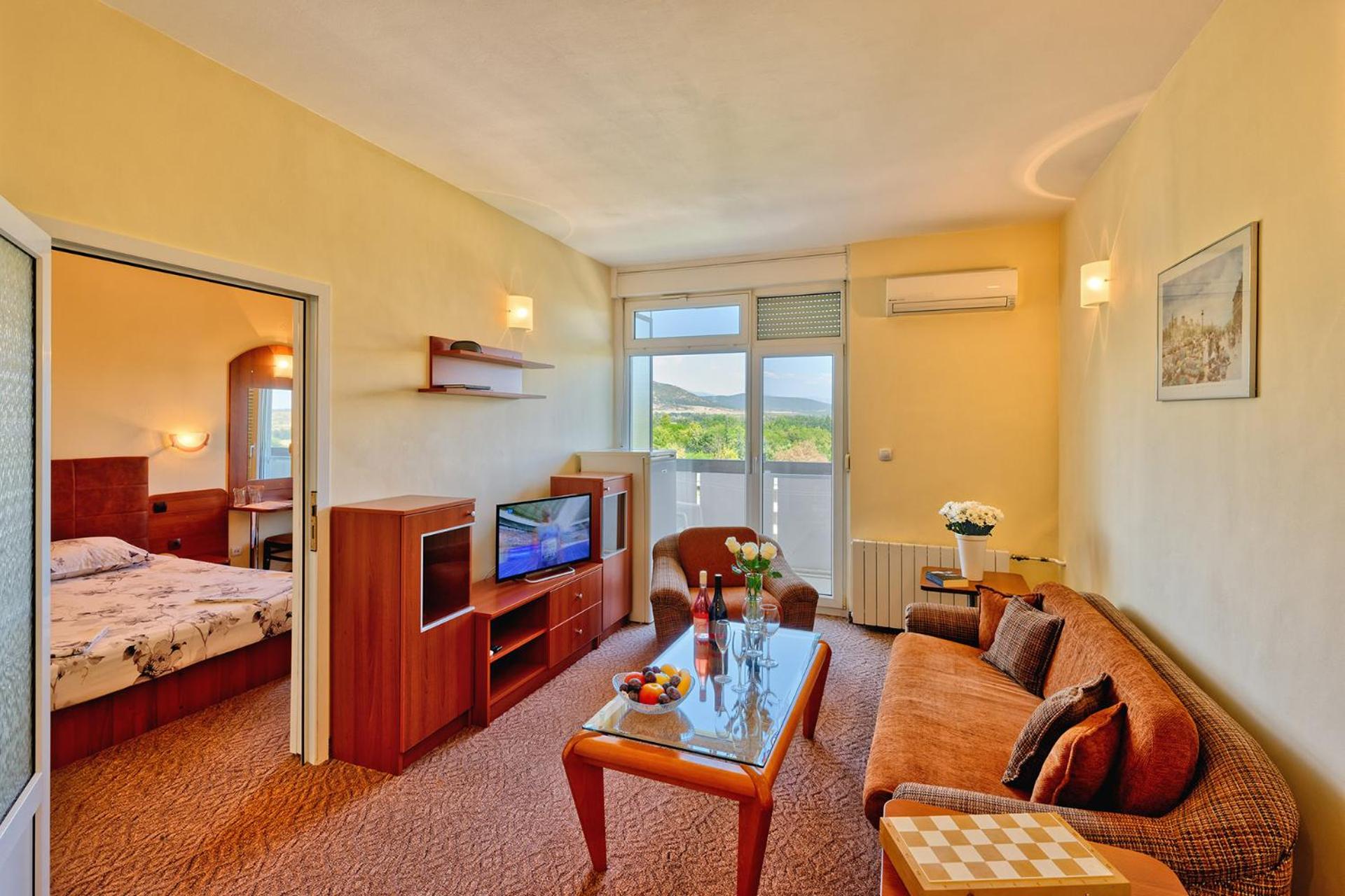 Two-Bedrooms Suite (non-renovated) – Building 1 photo 1