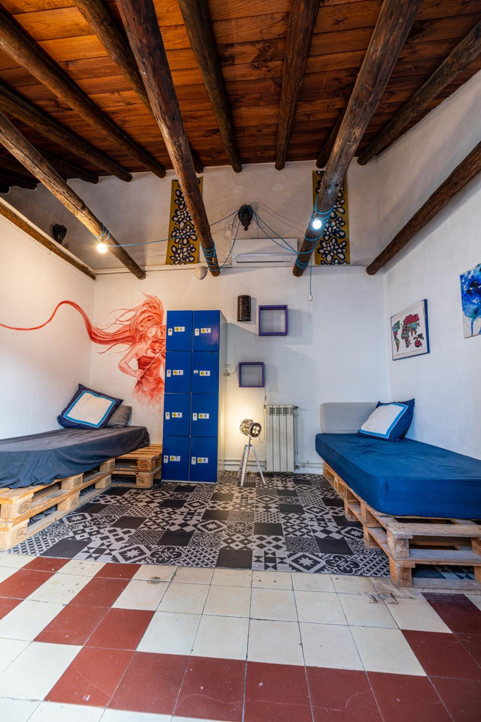 Habitación Cuádruple Económica con Baño Compartido
