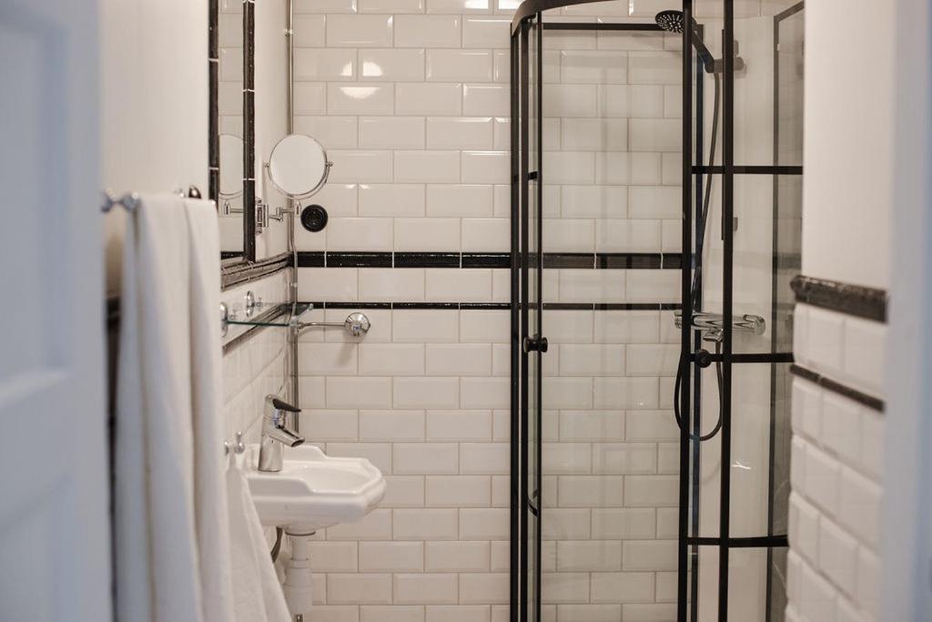 Deluxe Twin Room - Photo 13