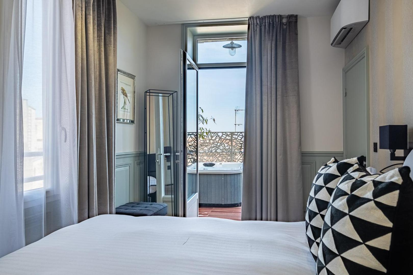 Suite with Terrace and Jacuzzi