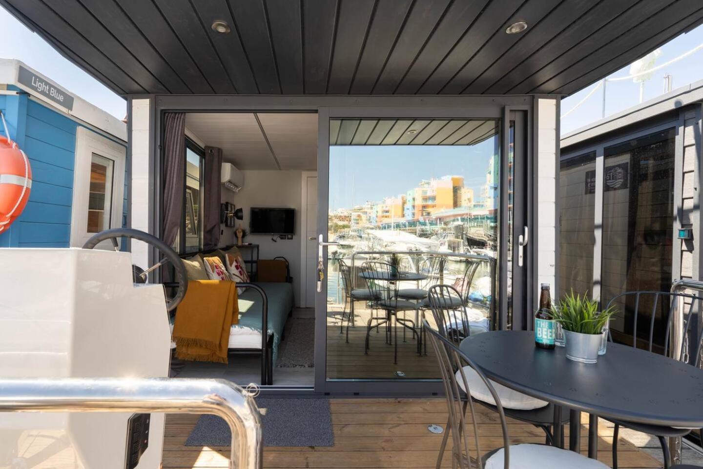 One Cabin Boat - Photo 20