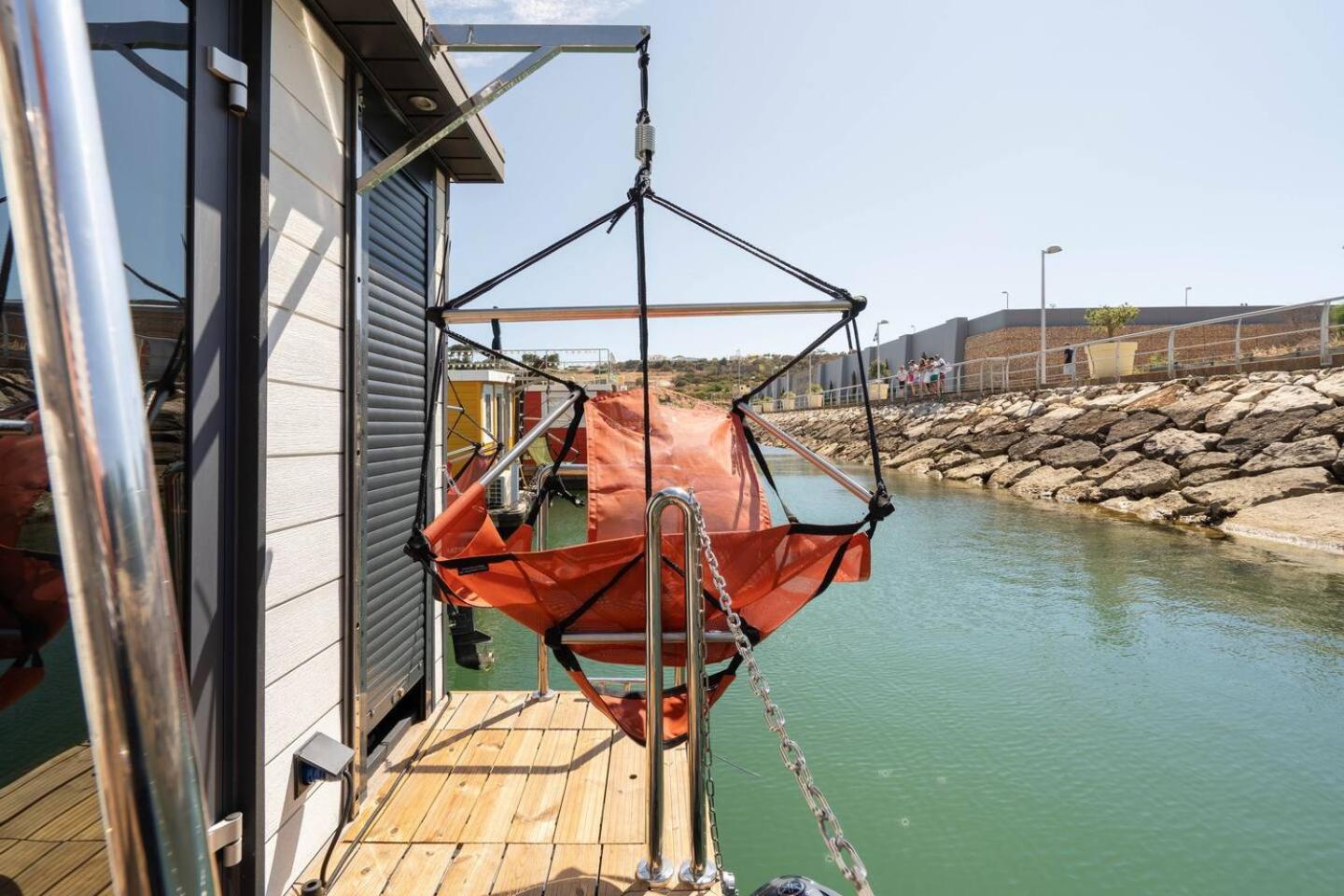 One Cabin Boat - Photo 61