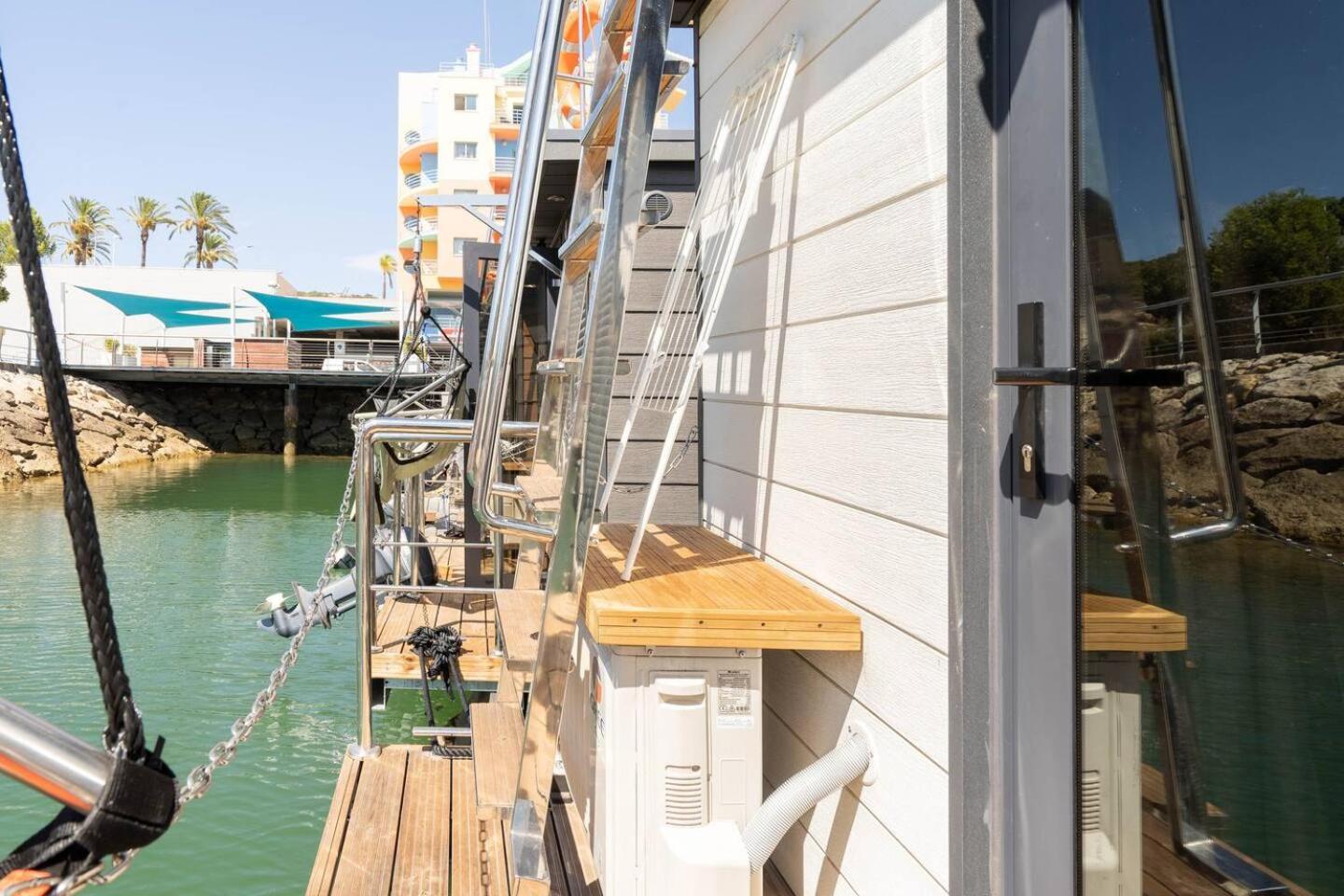 One Cabin Boat - Photo 50