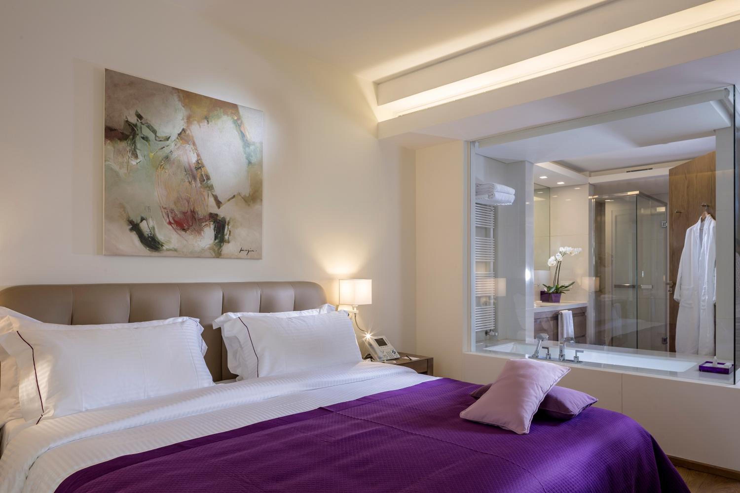 One-Bedroom Suite with Balcony photo 1