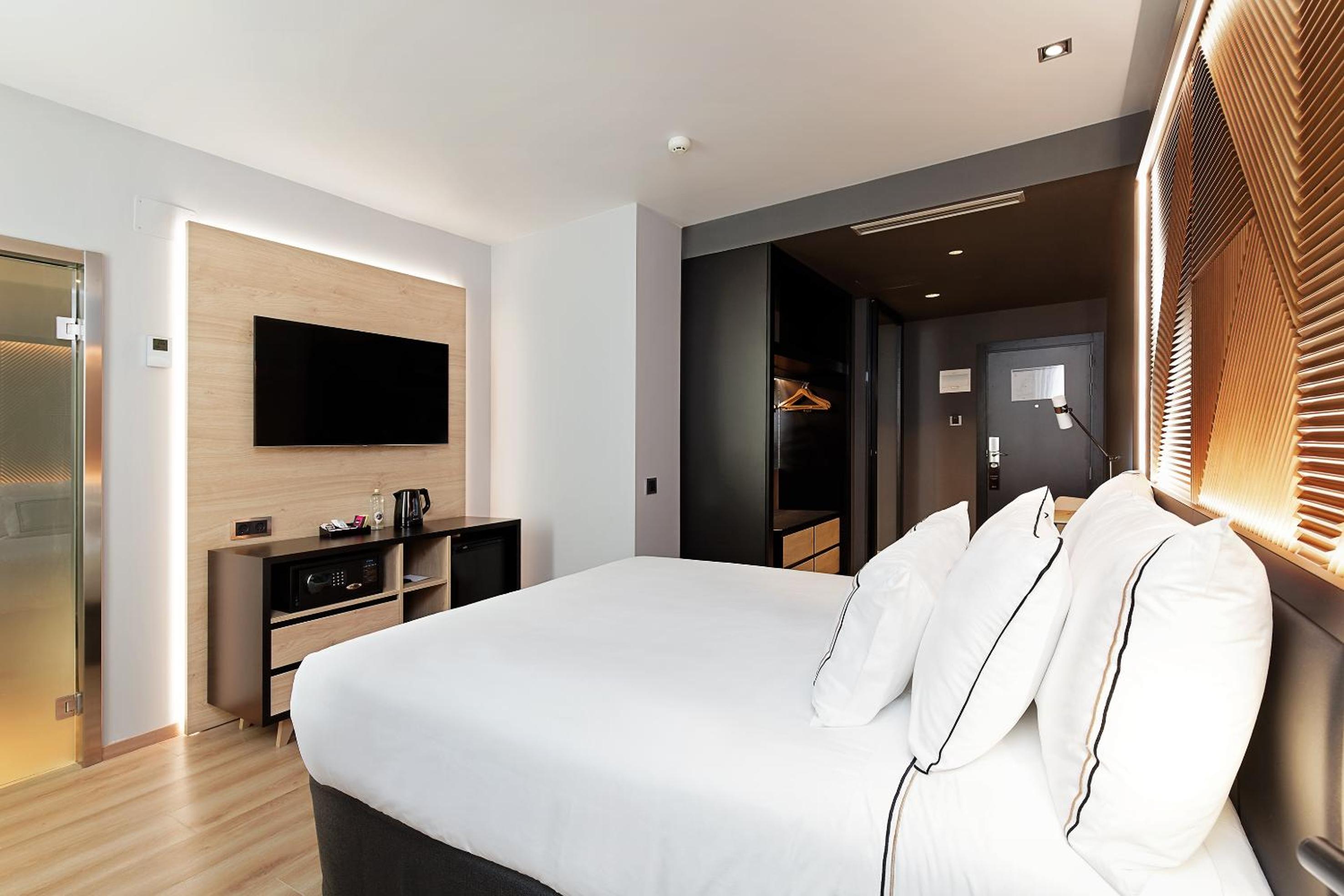Melia Queen Room