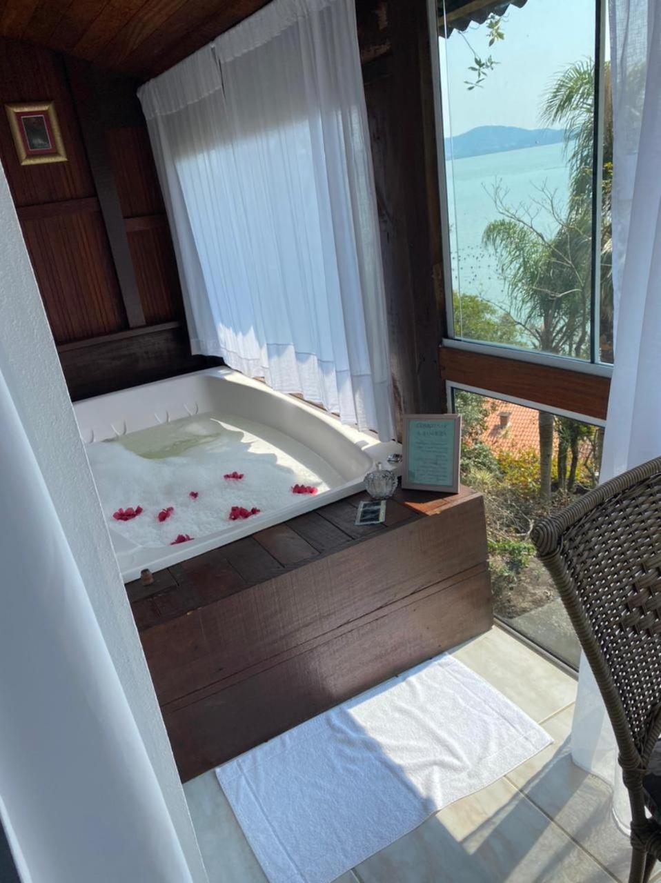 Deluxe Suite with Spa Bath photo 2