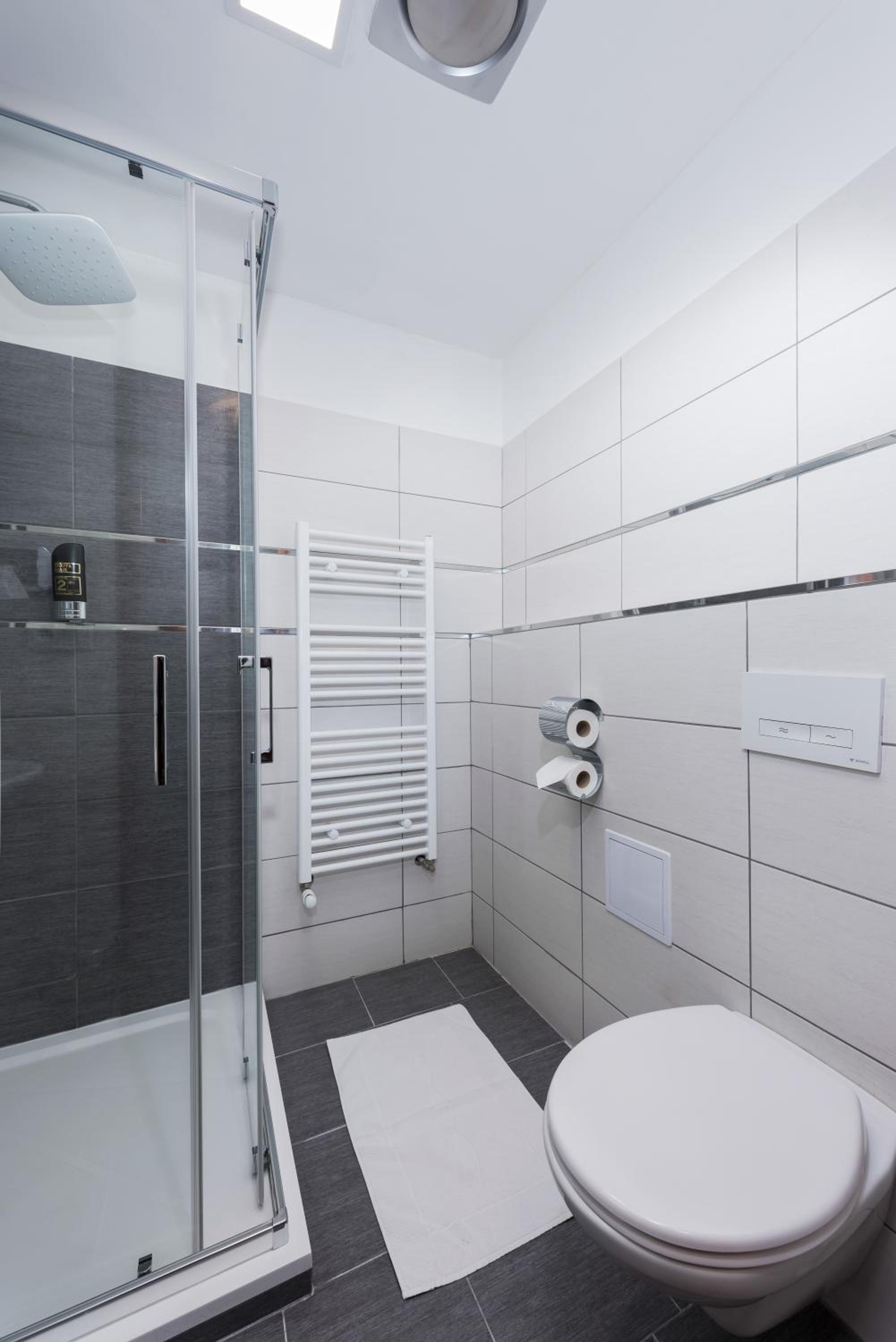 Double or Twin Room - Photo 5