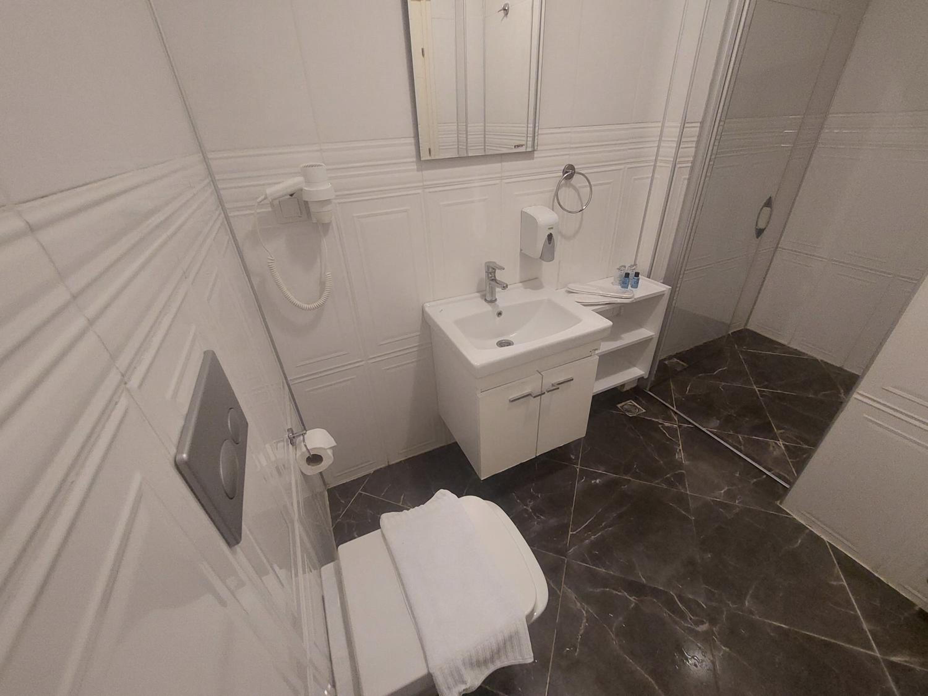 Apartment - Ground Floor photo 3