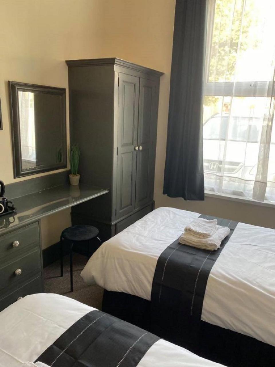 Standard Twin Room photo 3