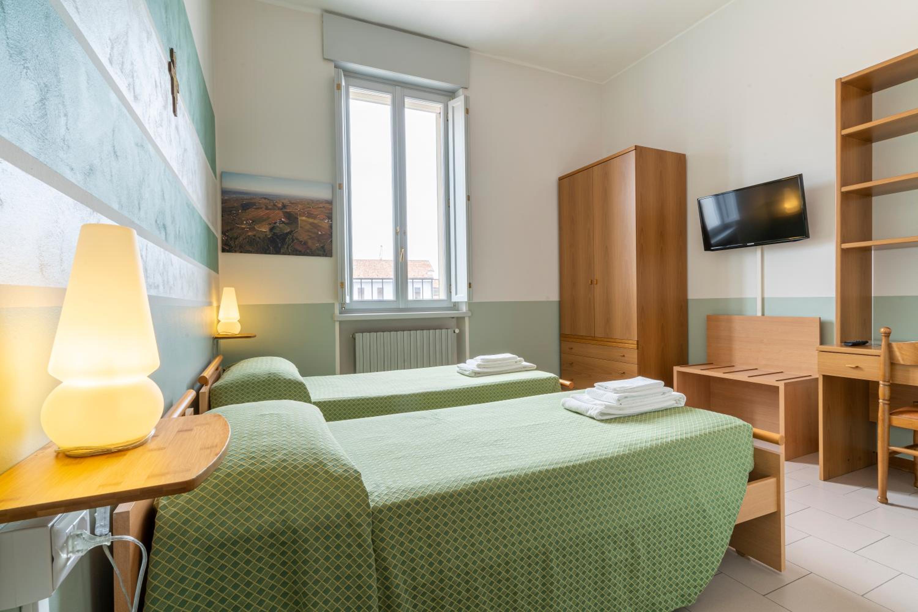 Twin Room - Photo 7