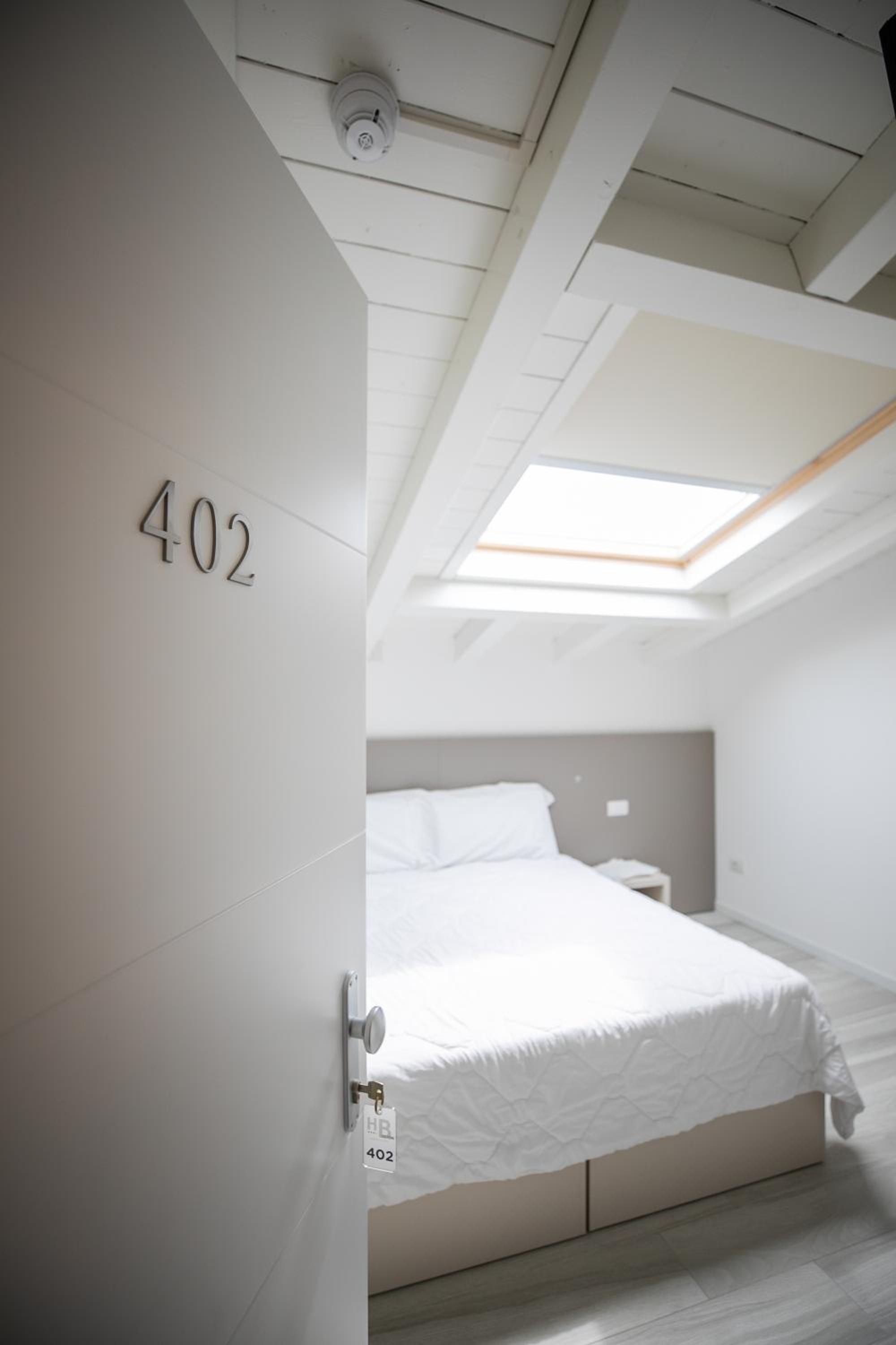 Deluxe Double Room with Side Sea View - Photo 1