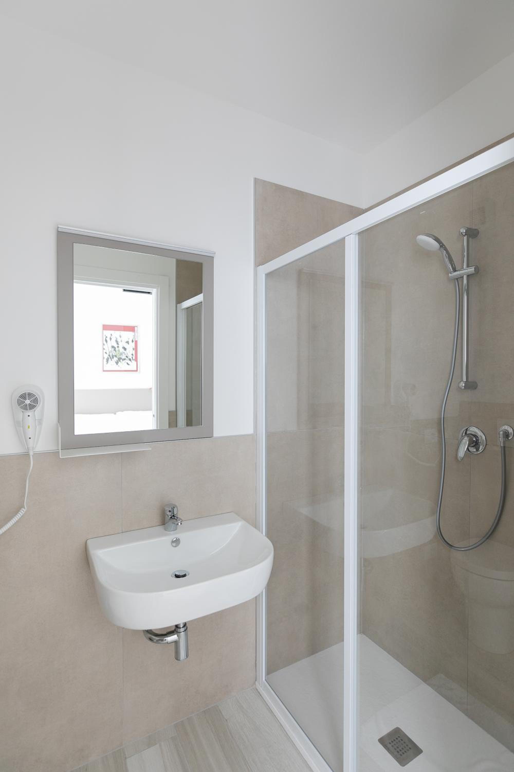 Deluxe Double Room with Side Sea View - Photo 9