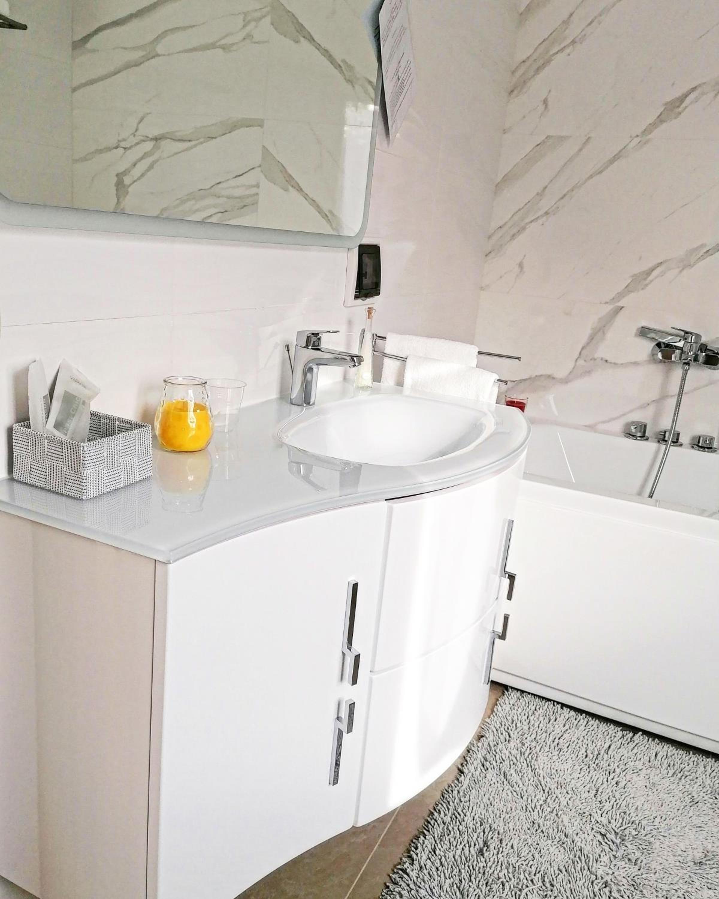 Double Room with Spa Bath - Photo 4