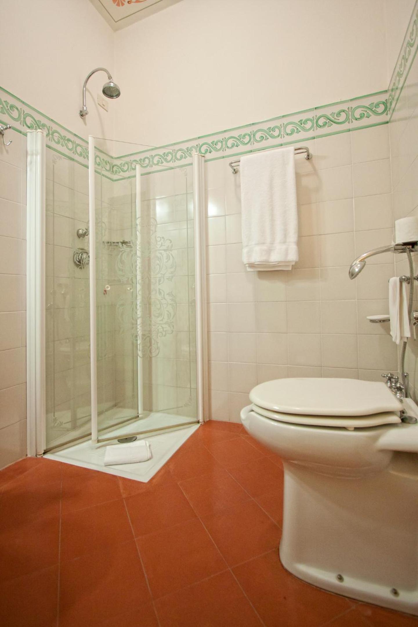 Standard King Room - Photo 2