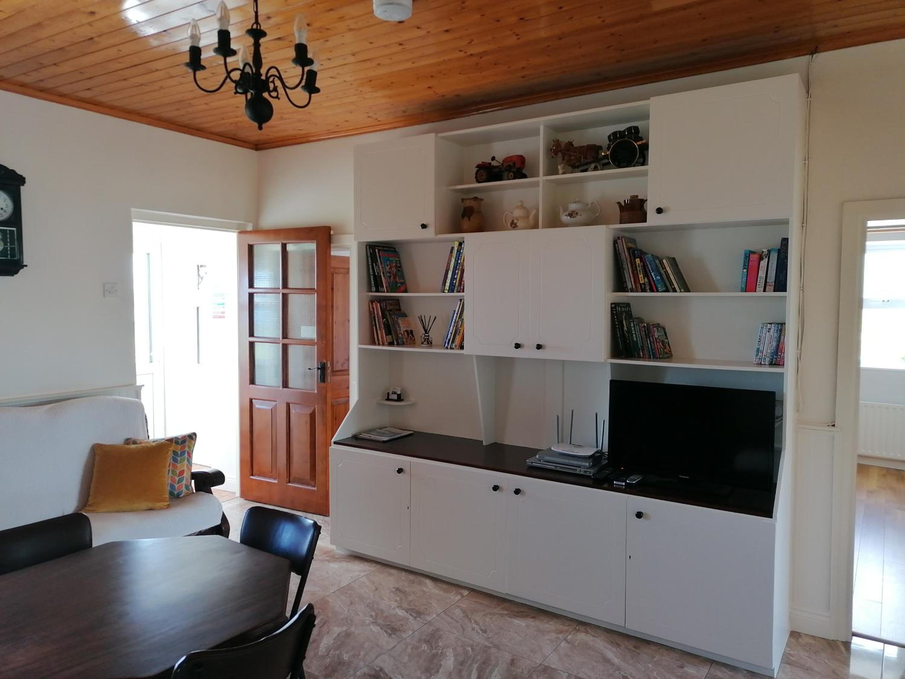 Five-Bedroom House - Photo 42