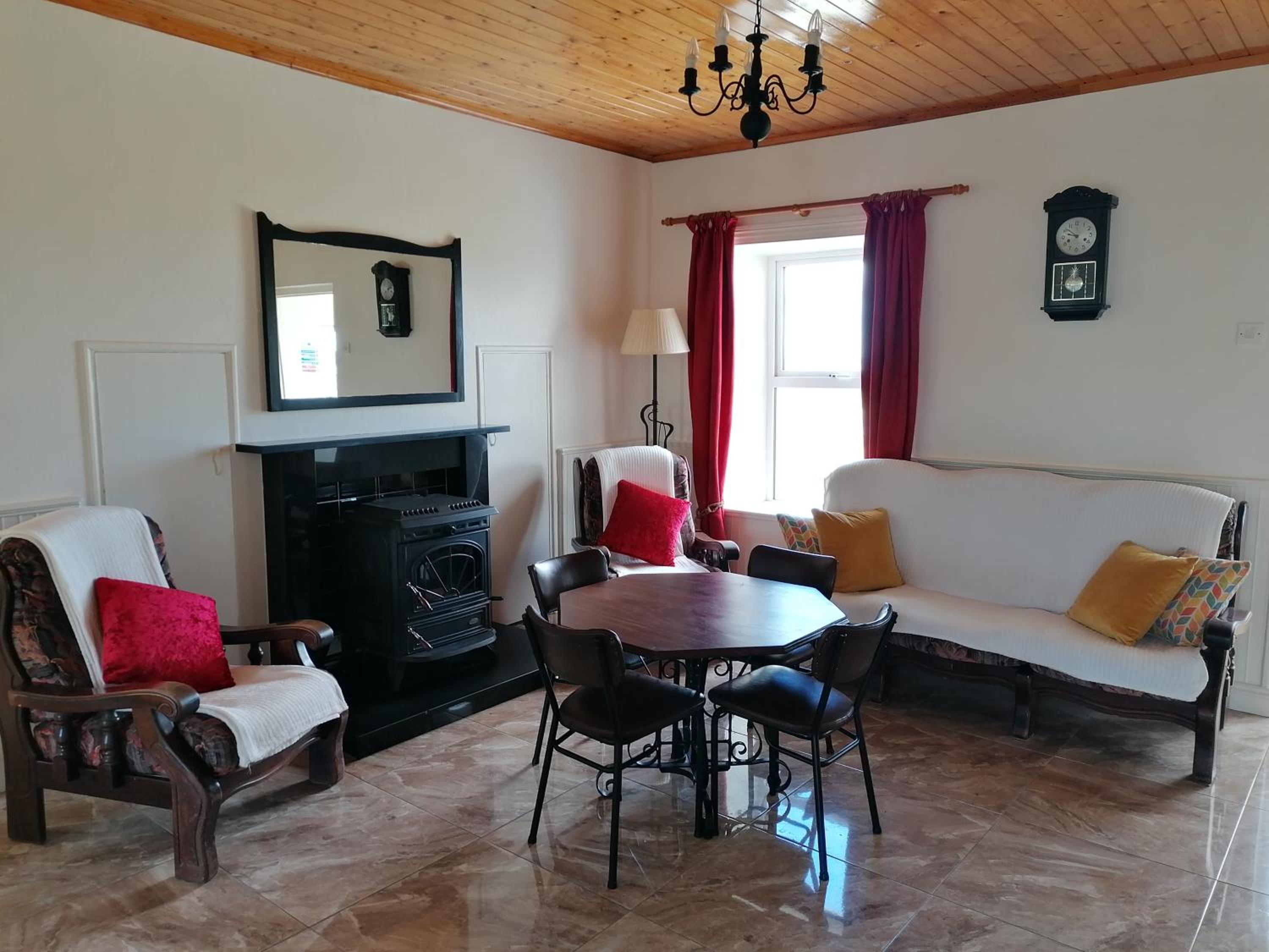 Five-Bedroom House - Photo 41