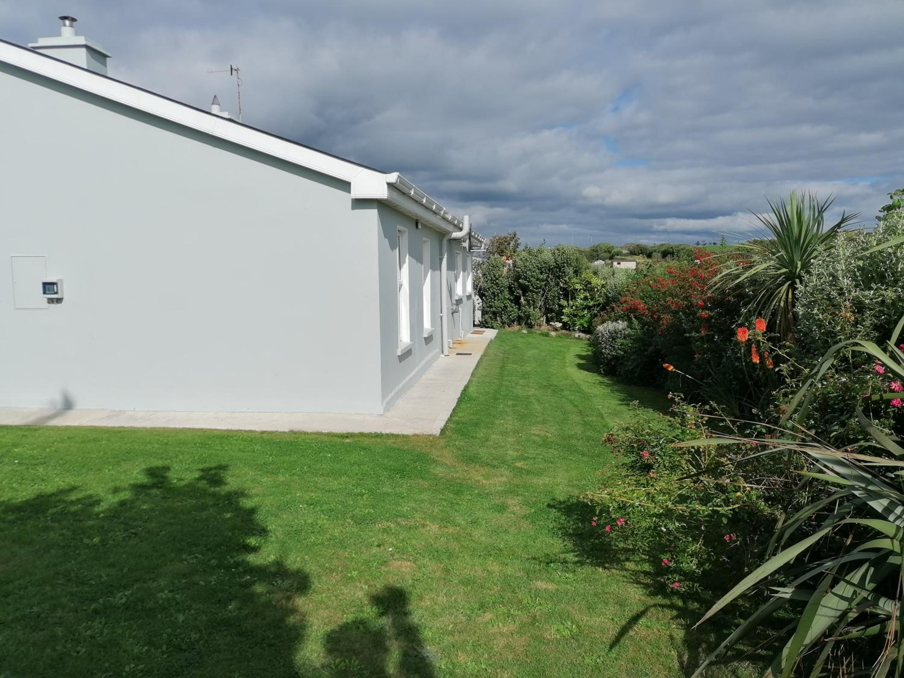 Five-Bedroom House - Photo 38
