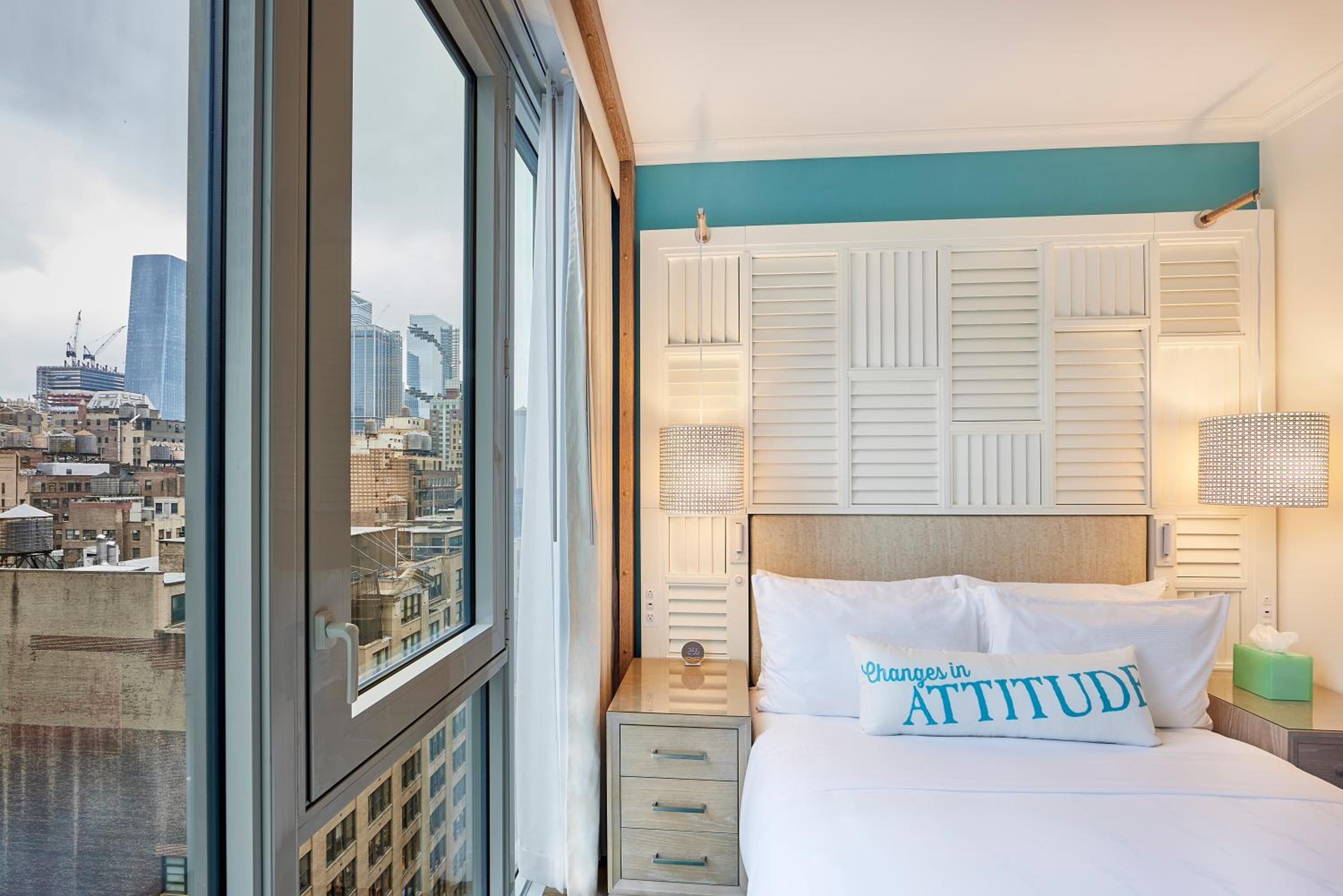 Premium Room One Queen Bed - Photo 1
