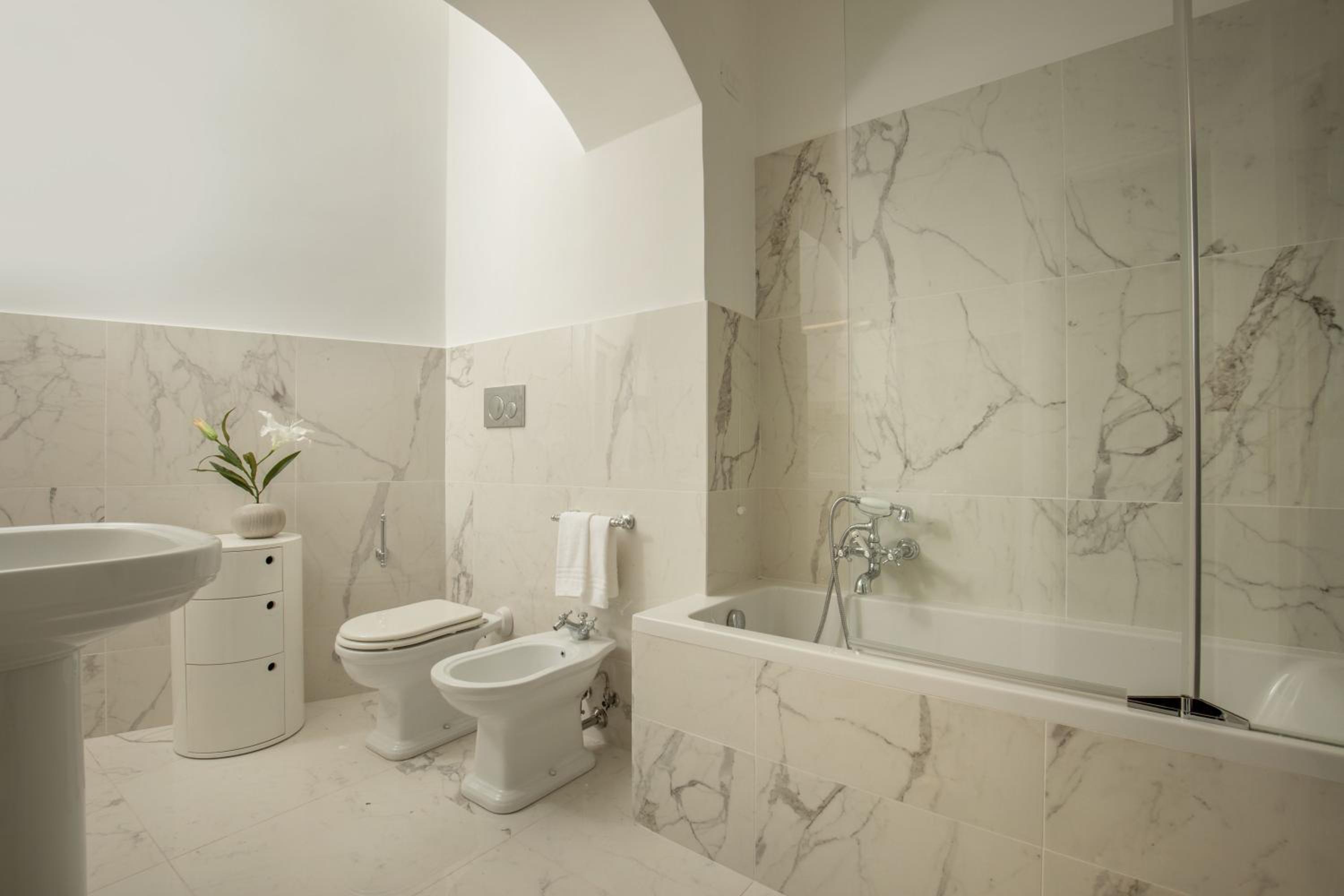 Deluxe Double Room with Bath photo 3